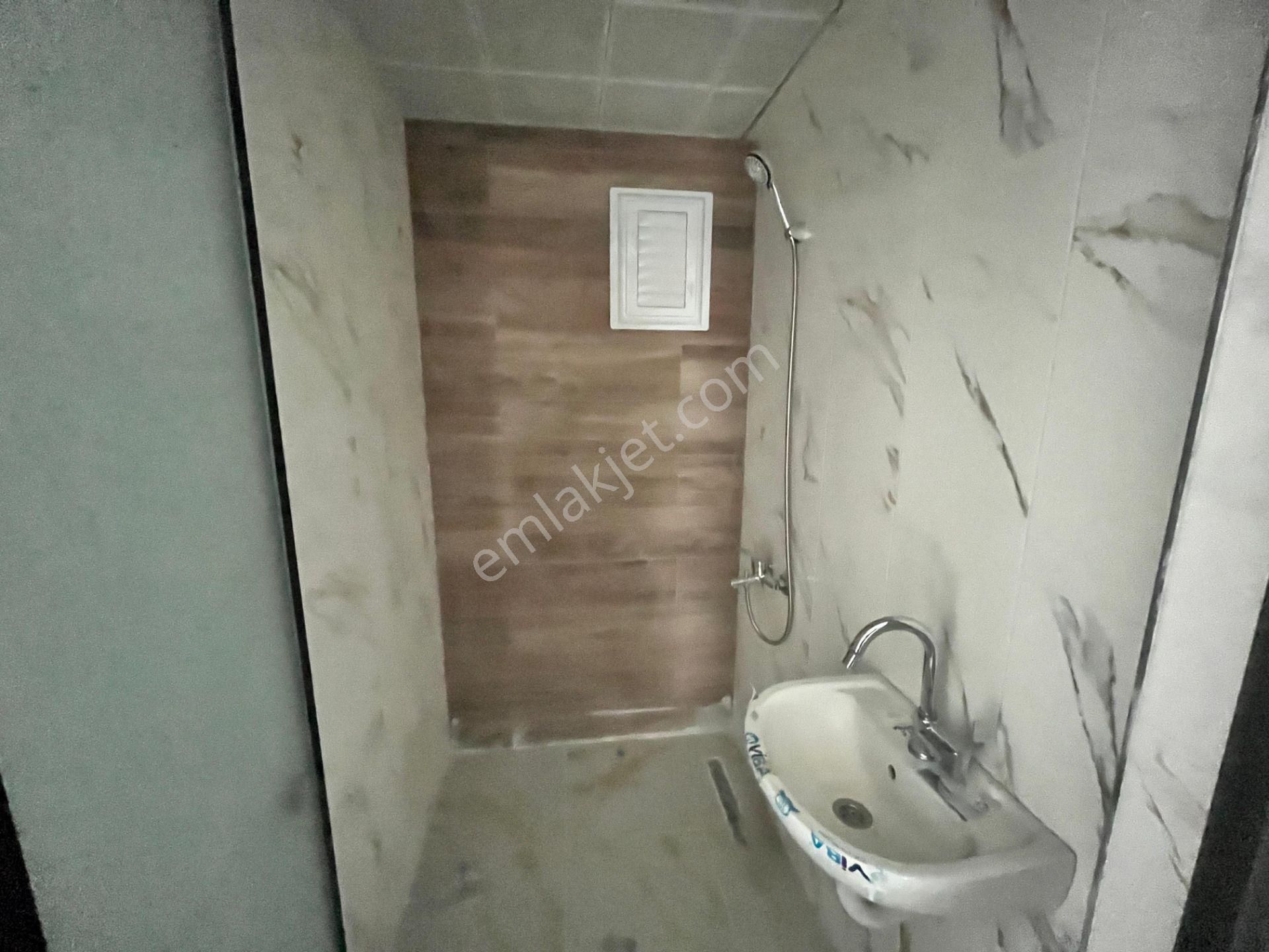 Kent'ten Neşetertaş Caddesi Cadde Üzerinde Teras Balkonlu 3+1 Daire *** - Görsel 13