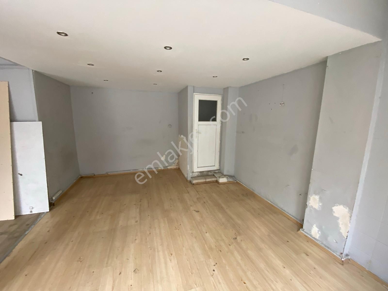 Uzunoğlu Emlak Tan Düz Giriş 30 M2 Kiralık Dükkan - Görsel 3