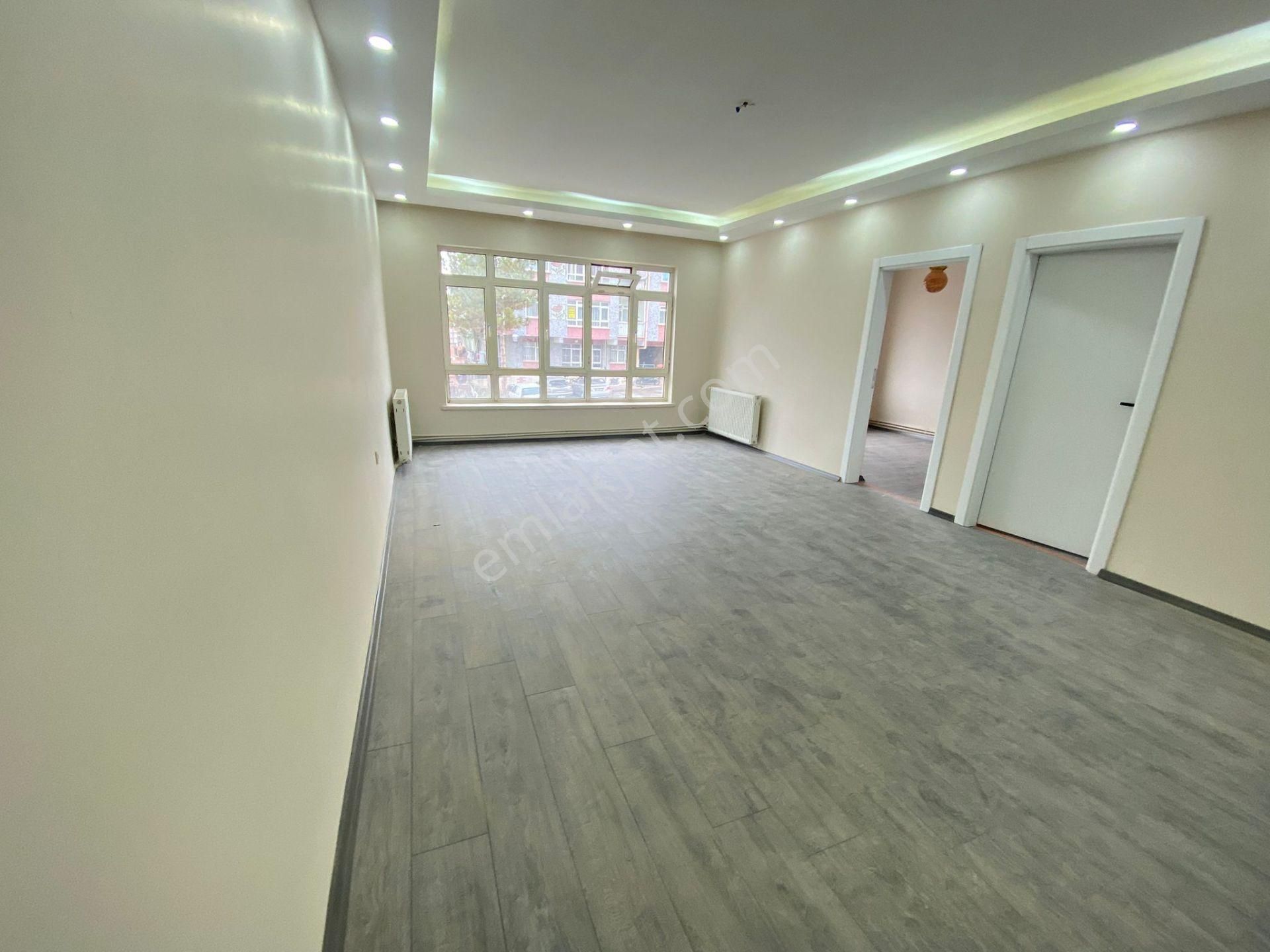 Yunus Emre Cad. Yakını Mantolamalı Bina 3+1 Orta Kat Ön Cephe - Görsel 6