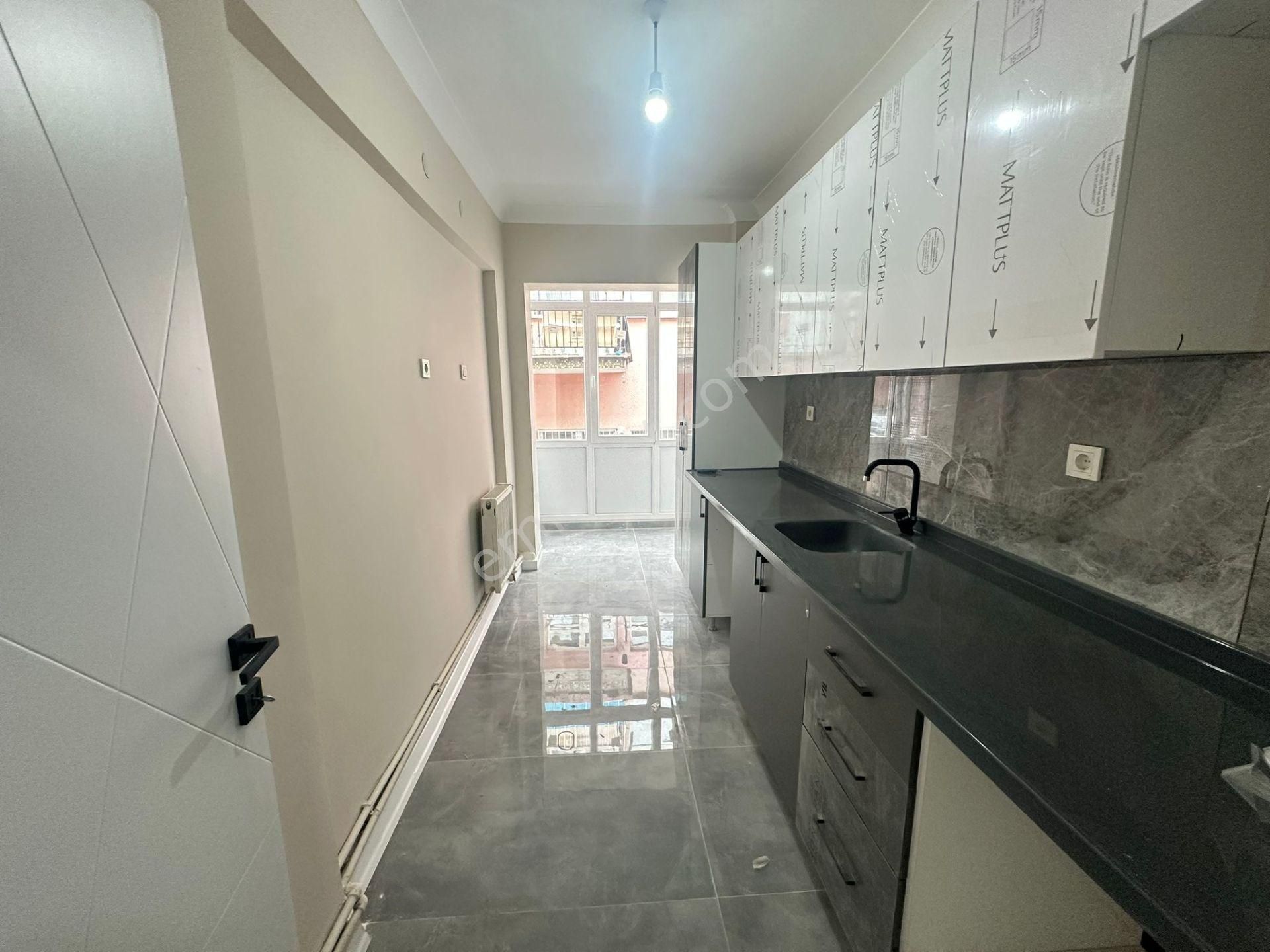 Yunus Emre Cad. Yakını Mantolamalı Bina 3+1 Orta Kat Ön Cephe - Görsel 25