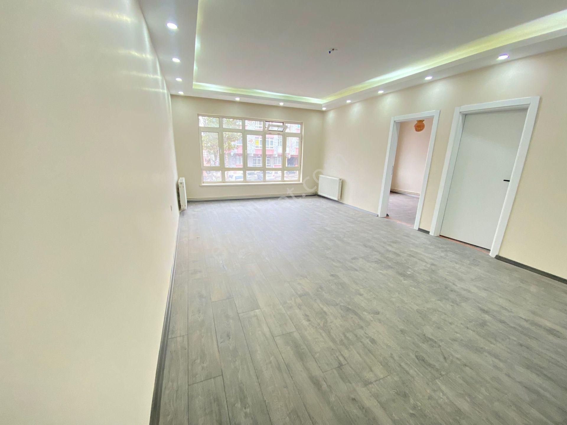 Yunus Emre Cad. Yakını Mantolamalı Bina 3+1 Orta Kat Ön Cephe - Görsel 2