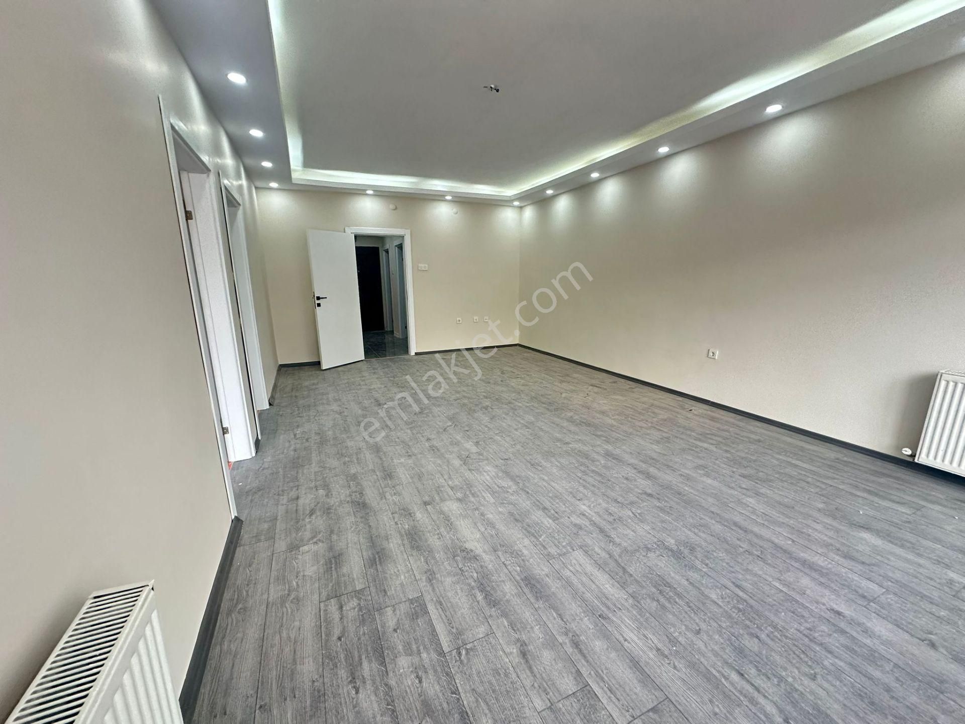 Yunus Emre Cad. Yakını Mantolamalı Bina 3+1 Orta Kat Ön Cephe - Görsel 9