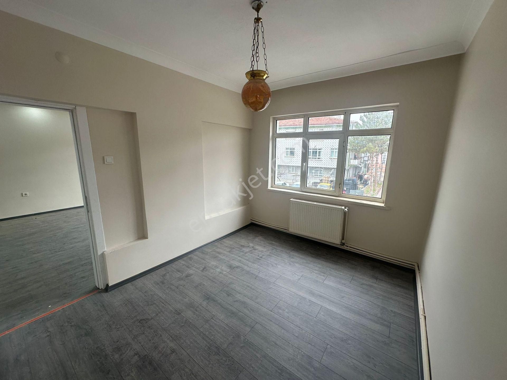 Yunus Emre Cad. Yakını Mantolamalı Bina 3+1 Orta Kat Ön Cephe - Görsel 14