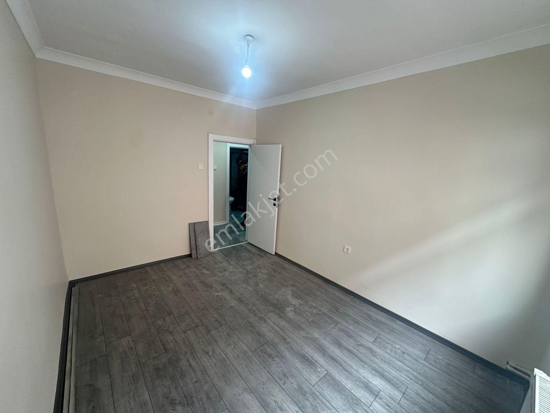 Yunus Emre Cad. Yakını Mantolamalı Bina 3+1 Orta Kat Ön Cephe - Görsel 21