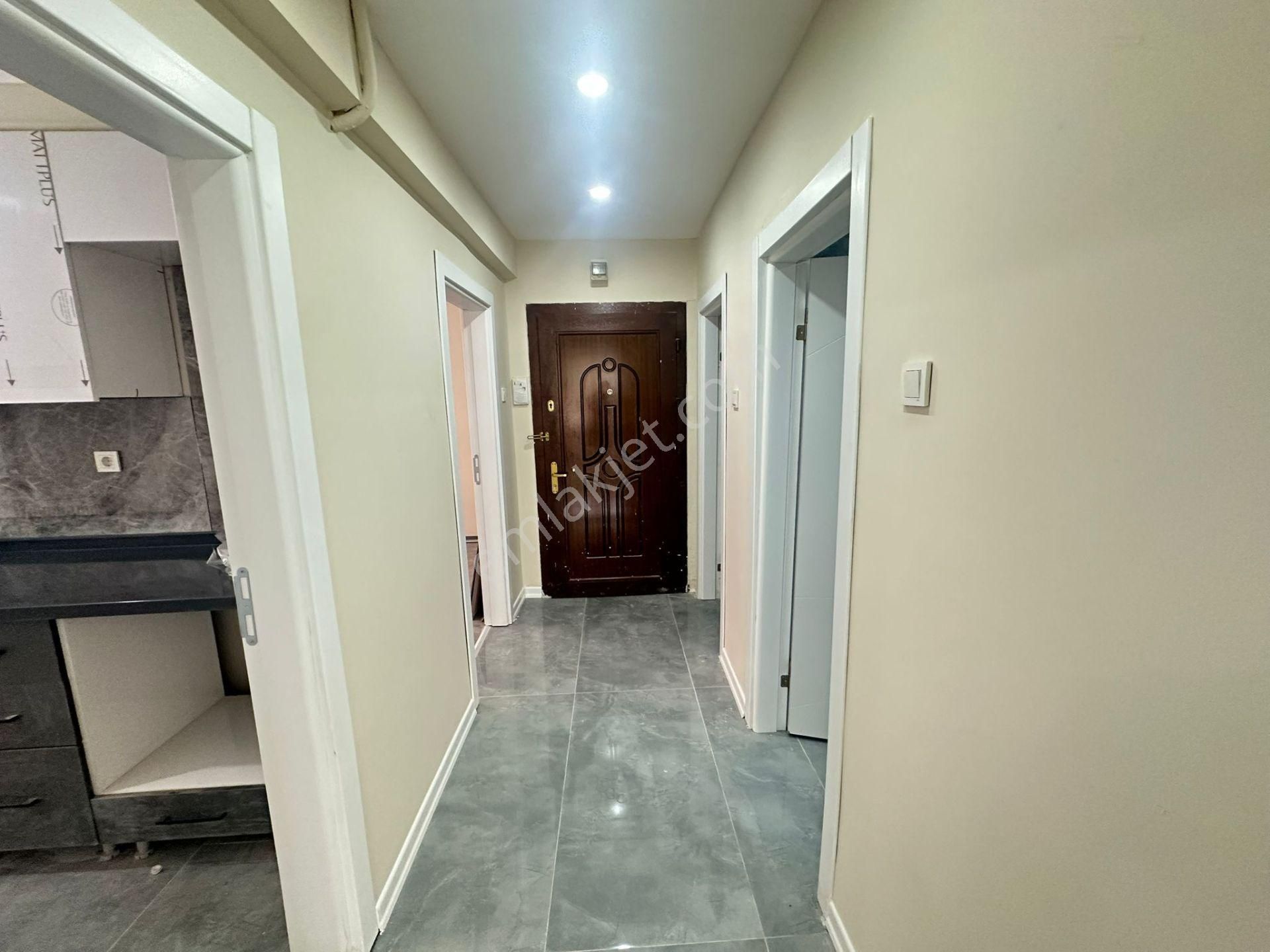 Yunus Emre Cad. Yakını Mantolamalı Bina 3+1 Orta Kat Ön Cephe - Görsel 29