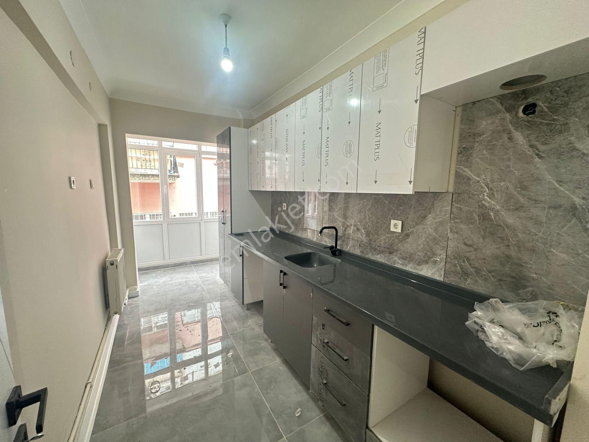 Yunus Emre Cad. Yakını Mantolamalı Bina 3+1 Orta Kat Ön Cephe - Görsel 23