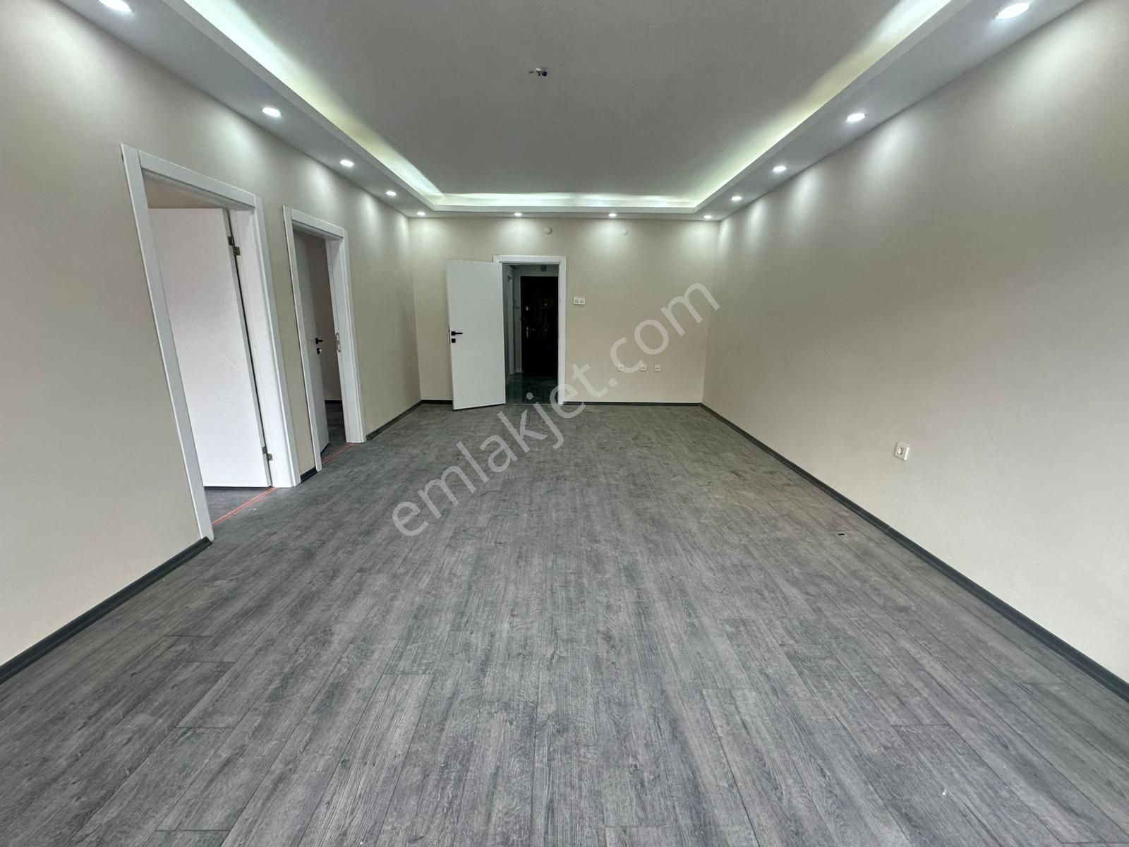 Yunus Emre Cad. Yakını Mantolamalı Bina 3+1 Orta Kat Ön Cephe