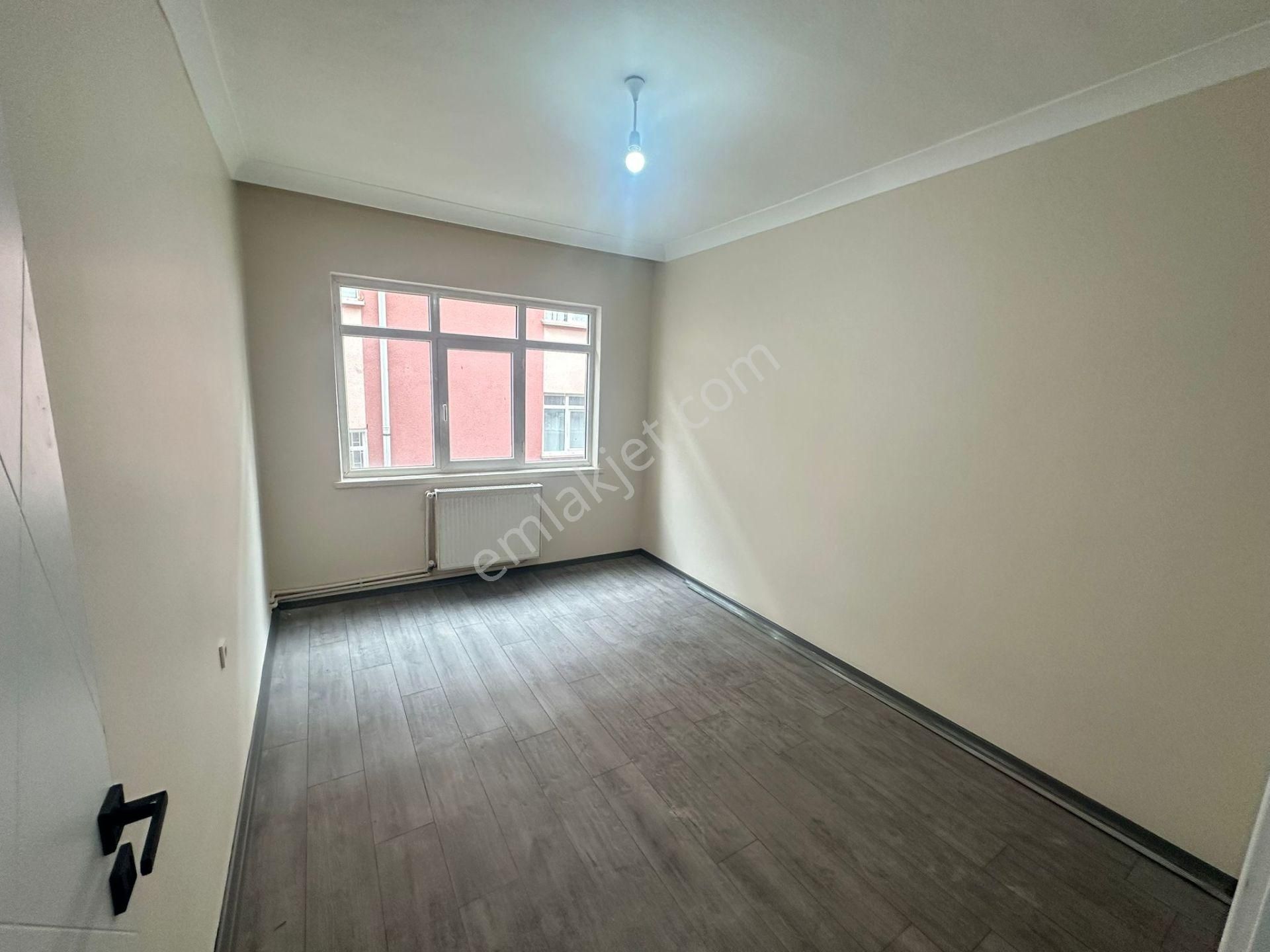 Yunus Emre Cad. Yakını Mantolamalı Bina 3+1 Orta Kat Ön Cephe - Görsel 19