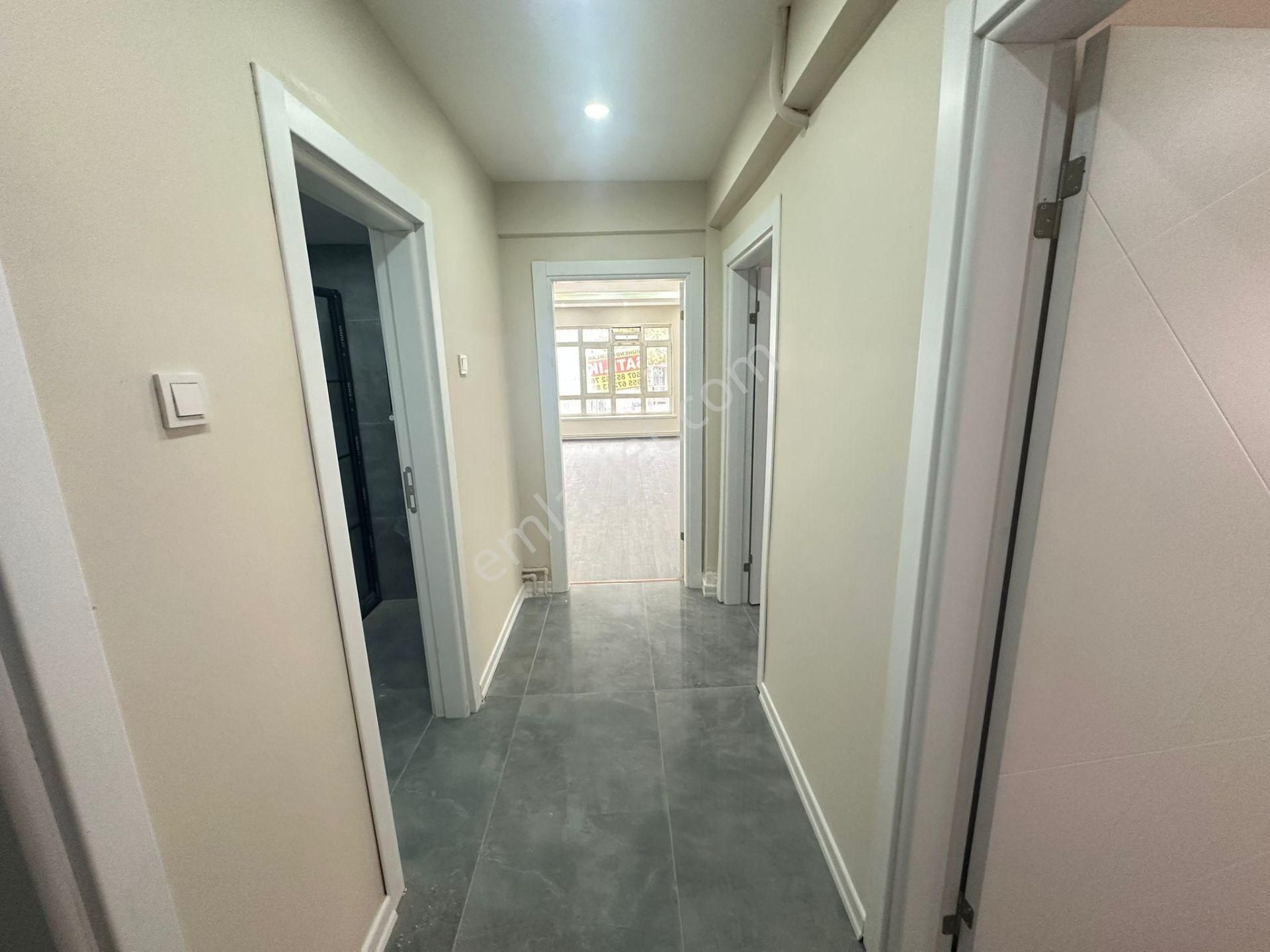 Yunus Emre Cad. Yakını Mantolamalı Bina 3+1 Orta Kat Ön Cephe - Görsel 30