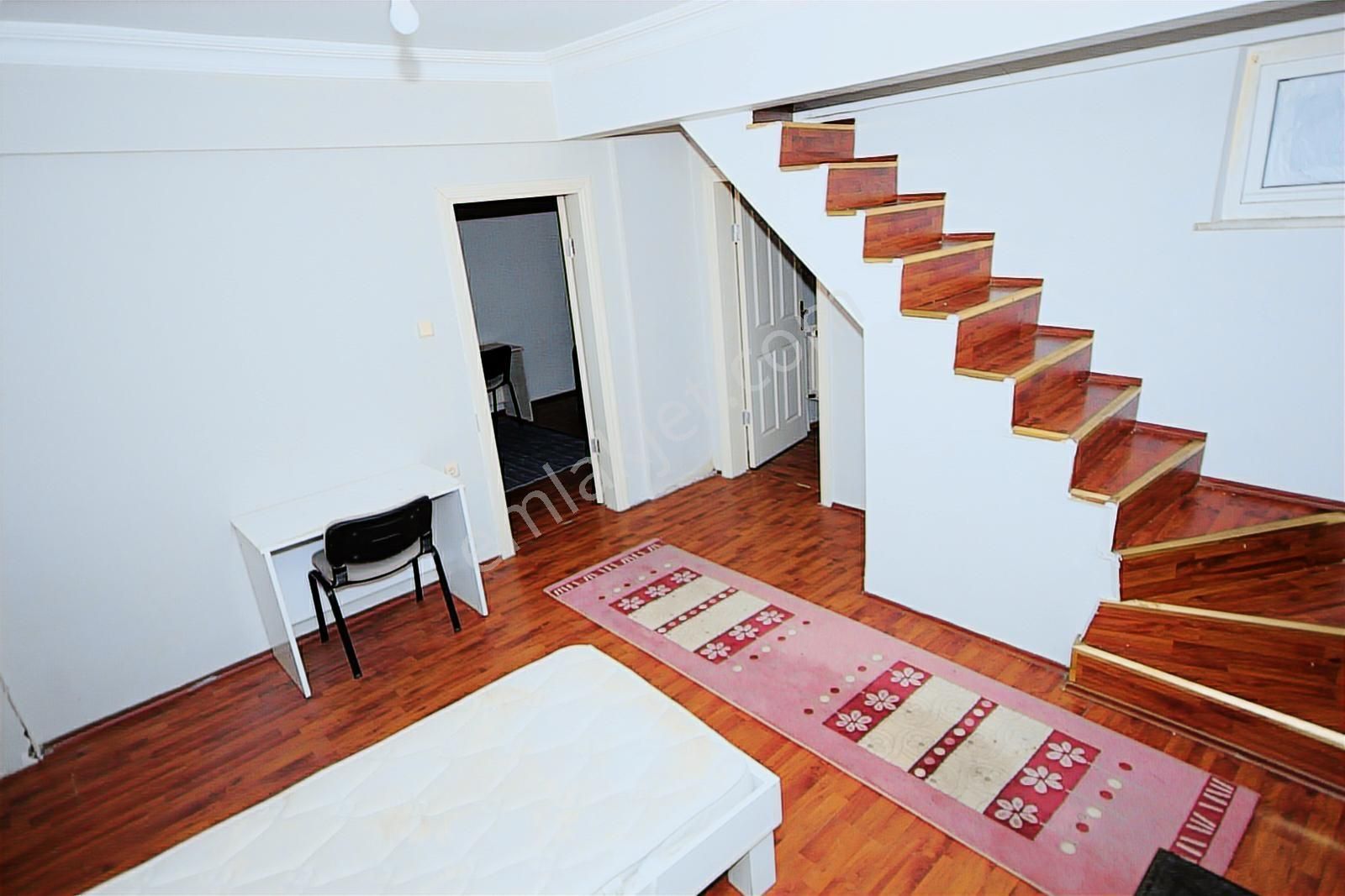 İstasyonda Müstakil Girişli Cadde Üstü Eşyalı 3+1 Ters Dubleks - Görsel 30