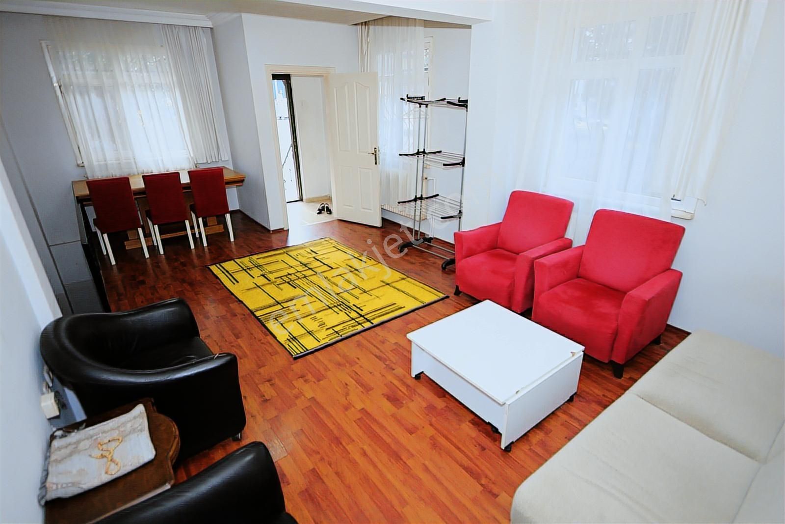 İstasyonda Müstakil Girişli Cadde Üstü Eşyalı 3+1 Ters Dubleks