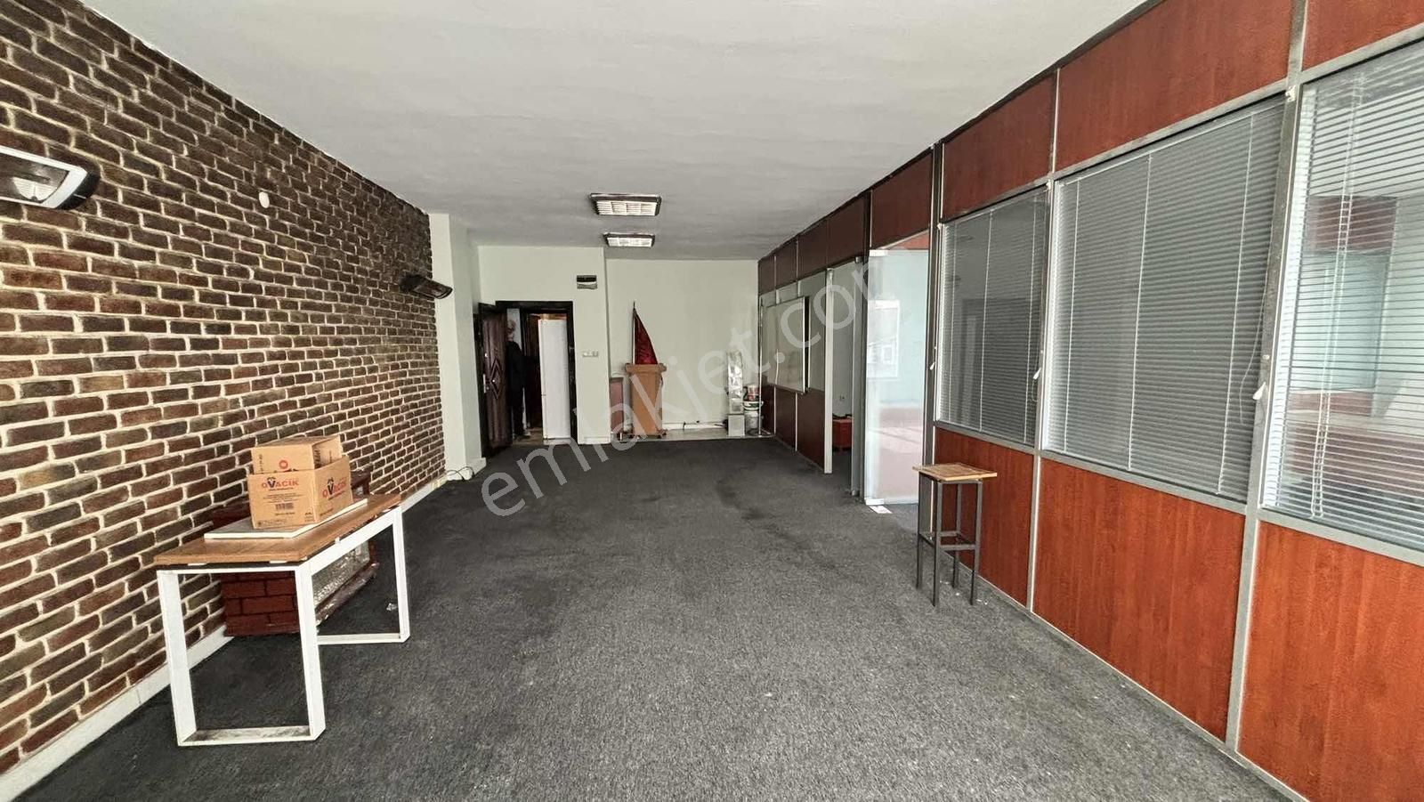 Tuzla Merkezde Cadde Üzeri Eşyalı Kiralık Ofis