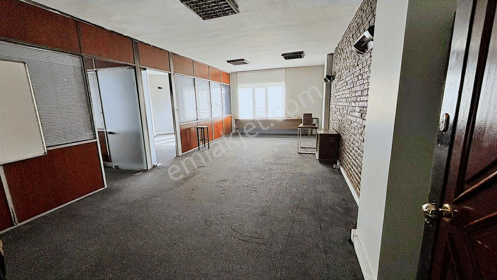Tuzla Merkezde Cadde Üzeri Eşyalı Kiralık Ofis - Görsel 3