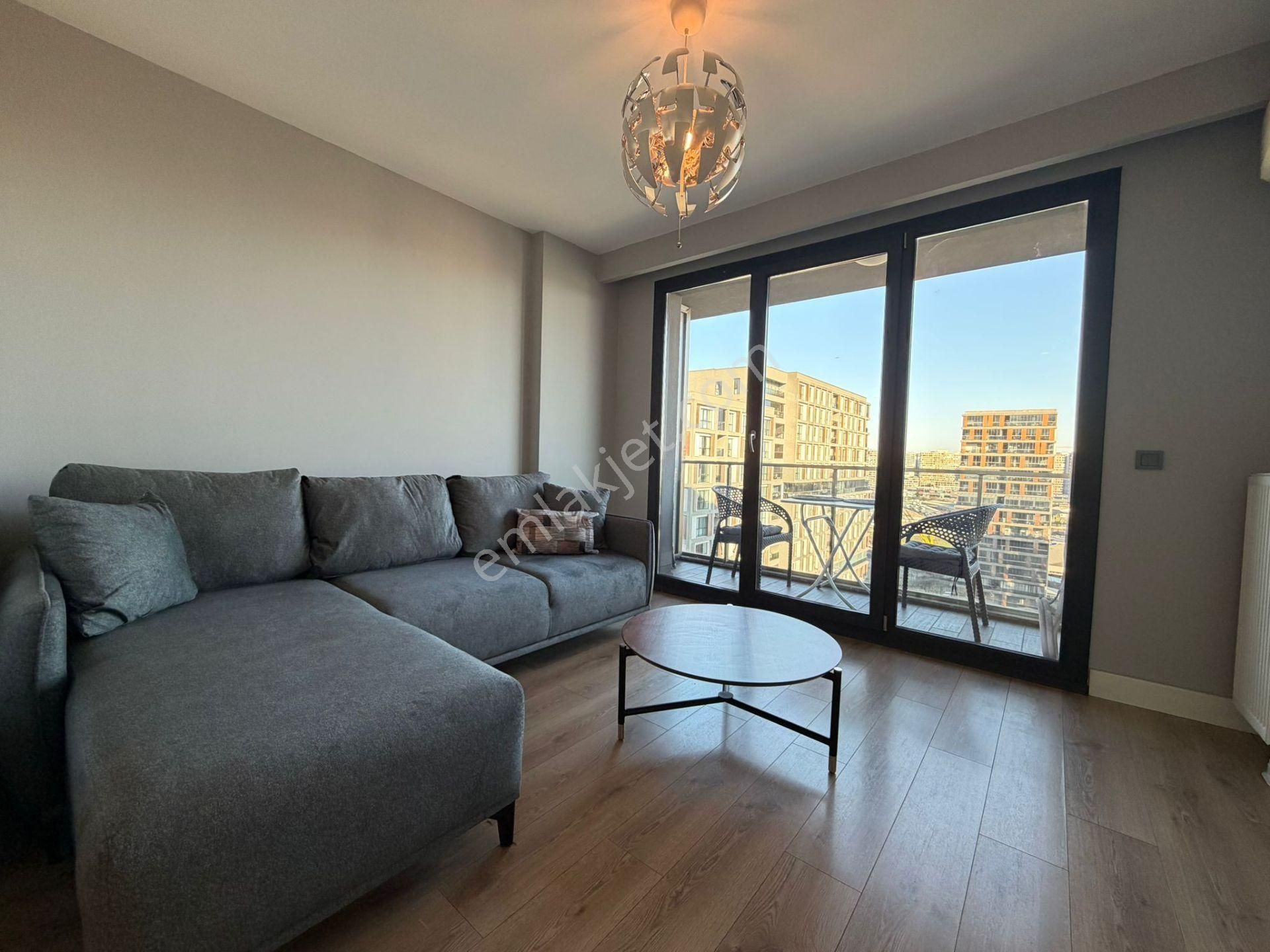 İstanbul House'dan Toya Moda Sitesinde 1+0 Eşyalı Ara Kat Daire