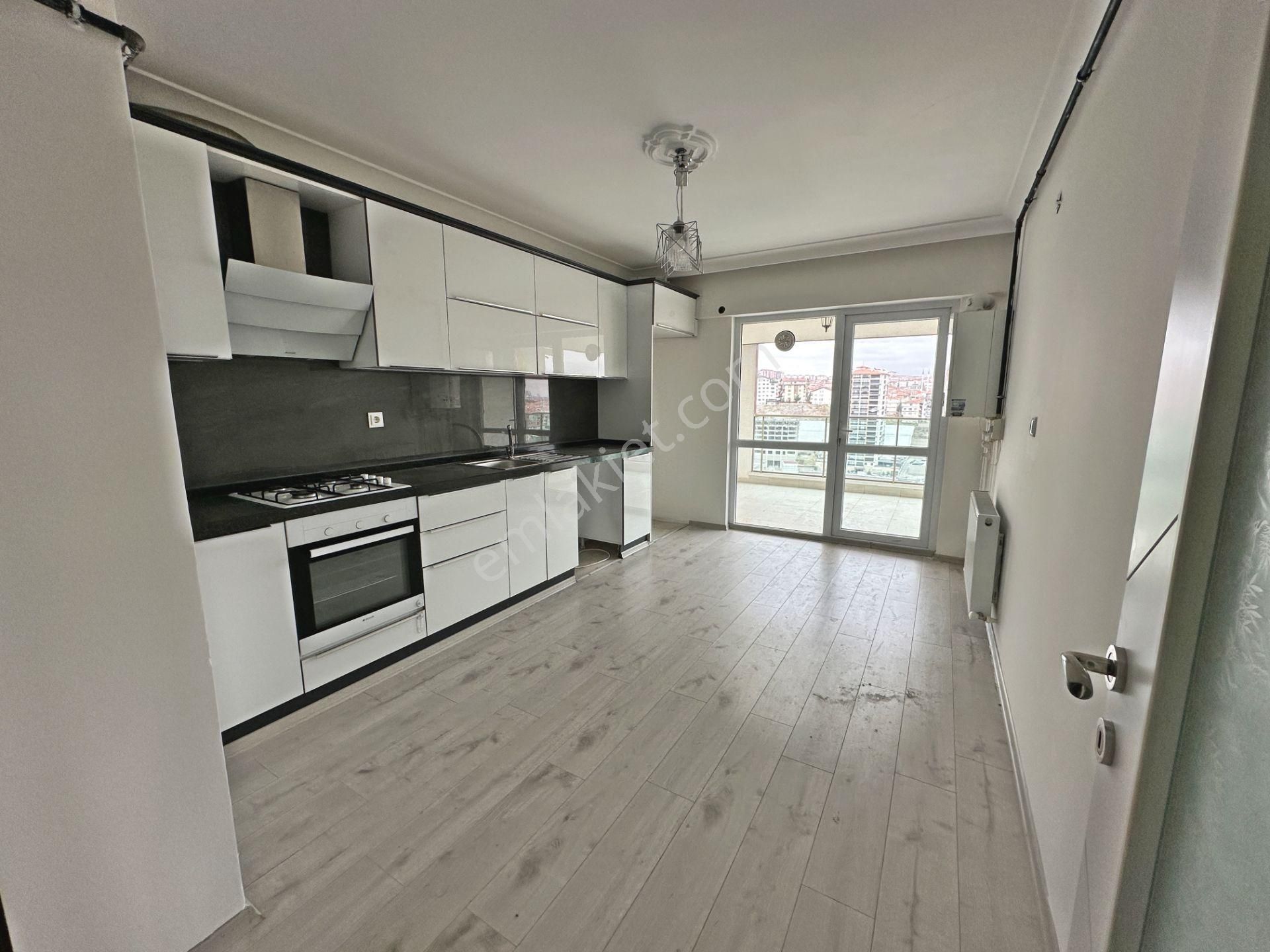 Hürel Düzlükte Site İçinde Full Yapılı Manzaralı 3+1 Satılık Daire