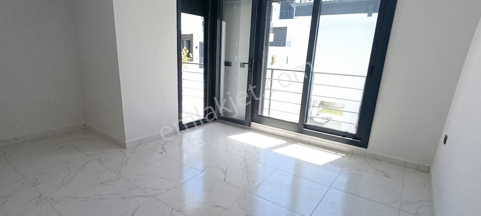 Efeler Mah. Havuzlu Site İçerisinde Uygun Fiyatlı 3+1 Villa - Görsel 19