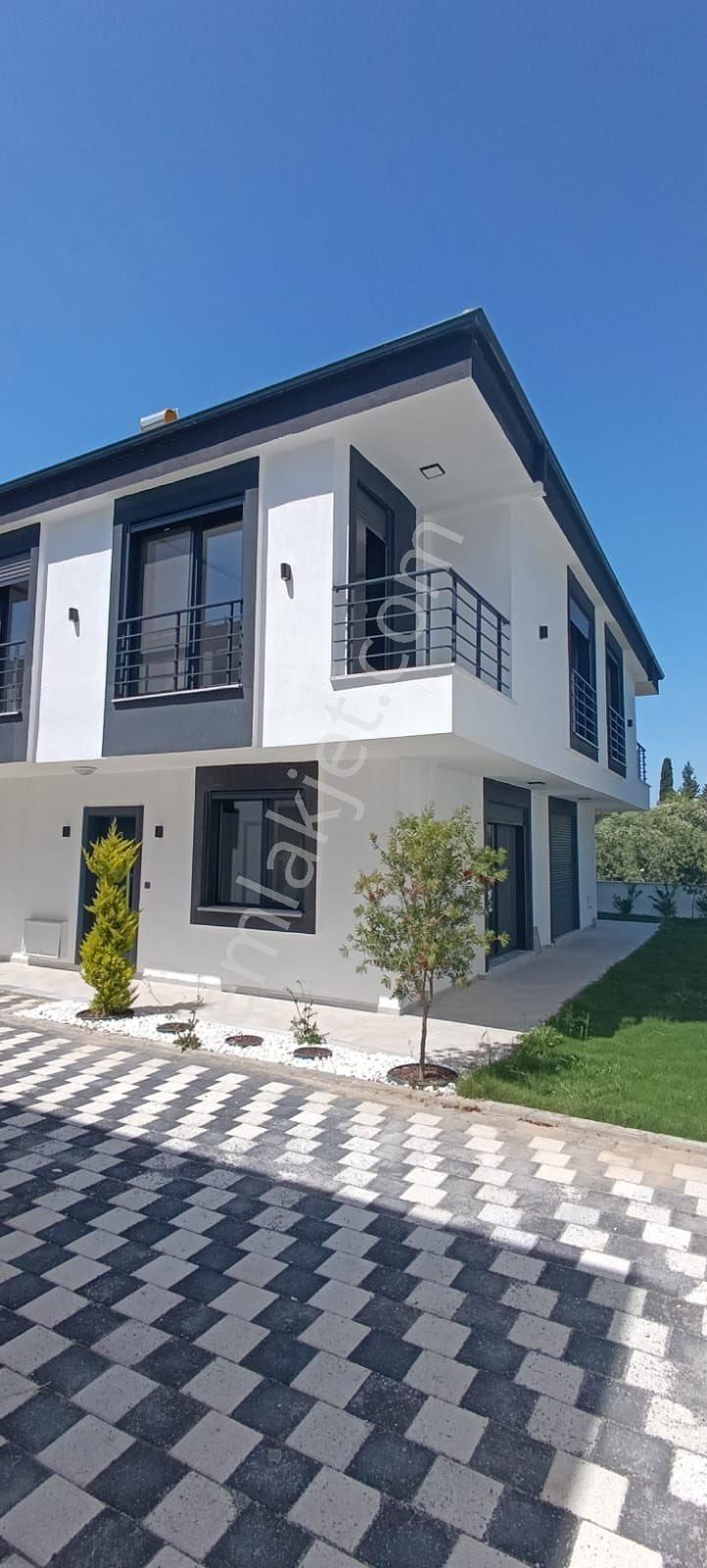 Efeler Mah. Havuzlu Site İçerisinde Uygun Fiyatlı 3+1 Villa