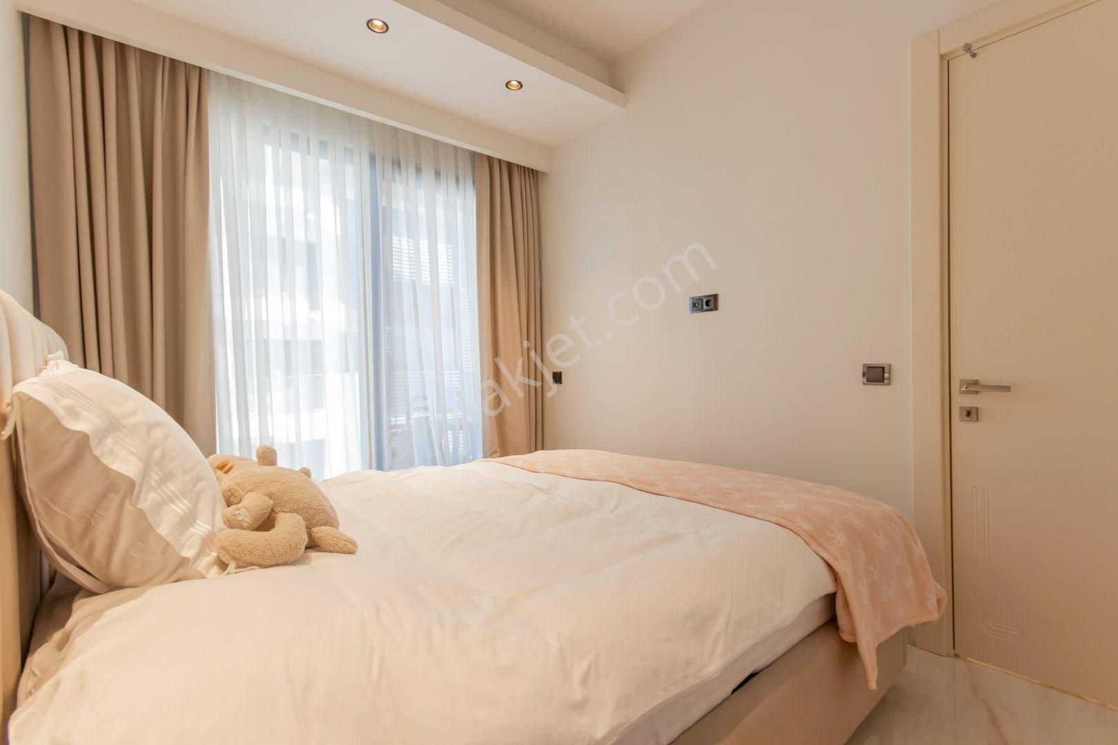 Alanya / Mahmutlar’da Denize Sıfır 1+1 Full Kompleks Eşyalı Satılık Daire - Görsel 11