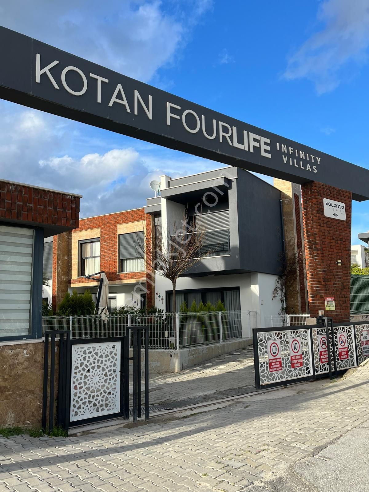 Kuşadası Yavansuda Köşe Konumlu, Bahçeli, Bakımlı Dubleks Villa - Görsel 2