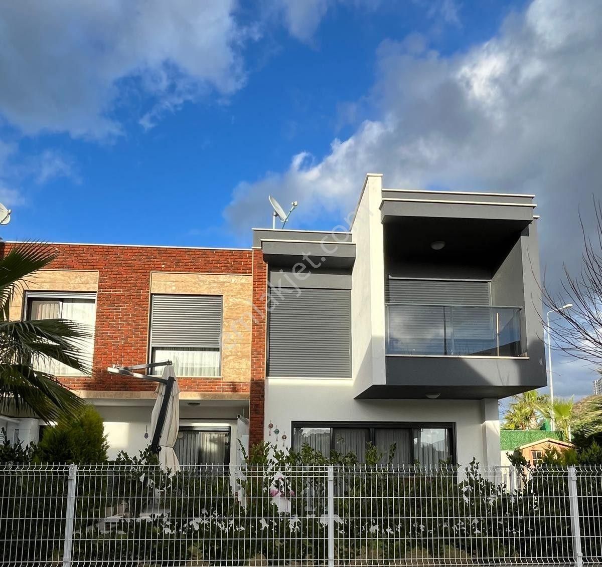 Kuşadası Yavansuda Köşe Konumlu, Bahçeli, Bakımlı Dubleks Villa - Görsel 3