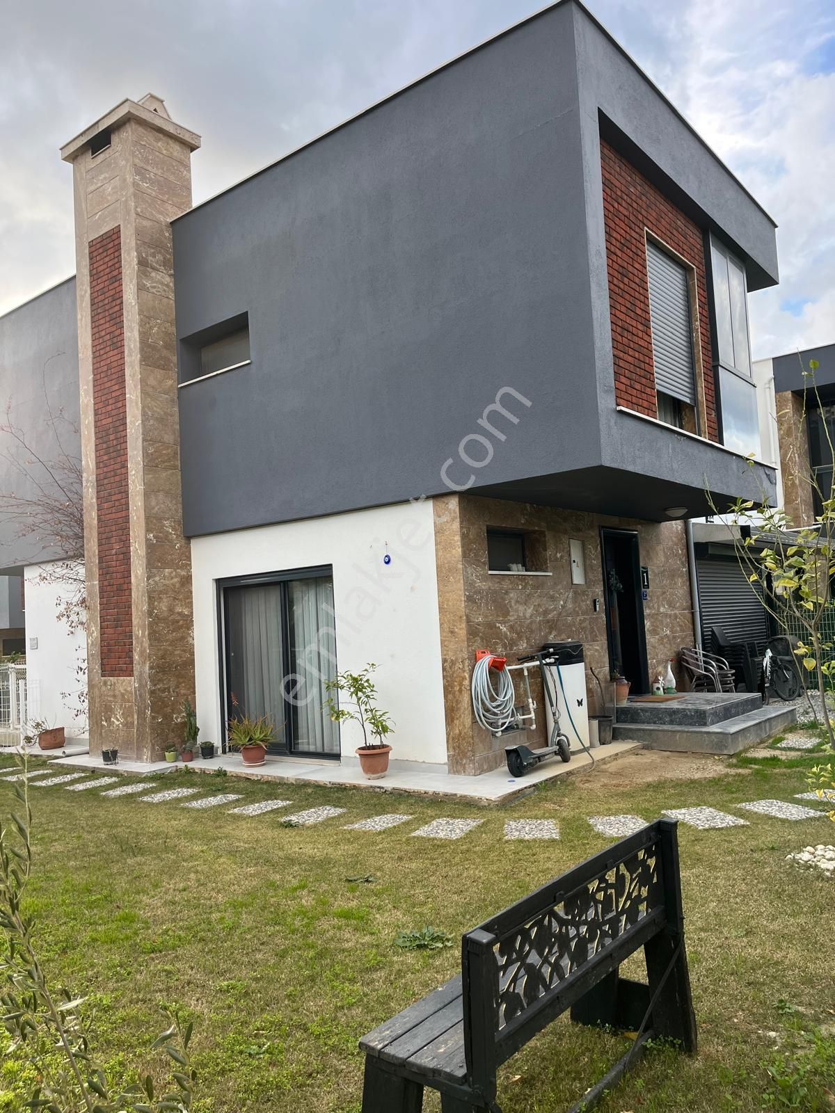 Kuşadası Yavansuda Köşe Konumlu, Bahçeli, Bakımlı Dubleks Villa - Görsel 22