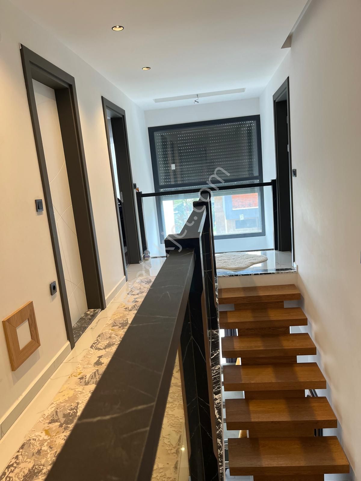 Kuşadası Yavansuda Köşe Konumlu, Bahçeli, Bakımlı Dubleks Villa - Görsel 16