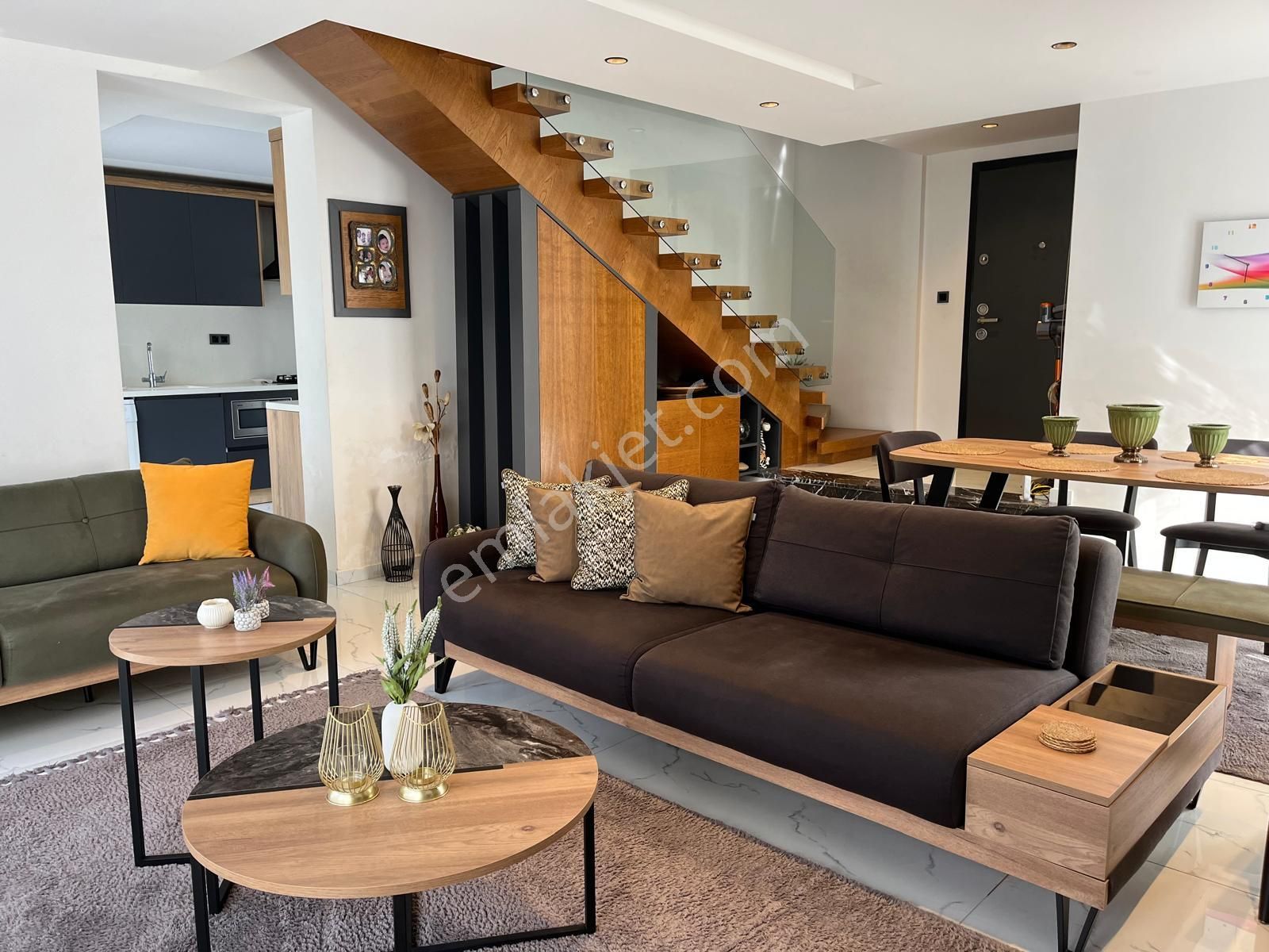 Kuşadası Yavansuda Köşe Konumlu, Bahçeli, Bakımlı Dubleks Villa - Görsel 6