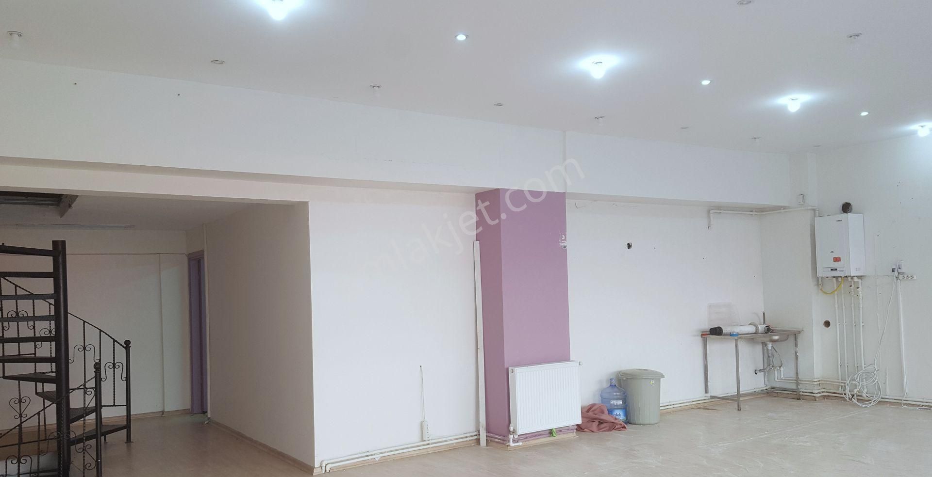 Ersin Emlak İstanbul/cennet'de Cad. Üzeri*çift Tapu-çift Dükkan*