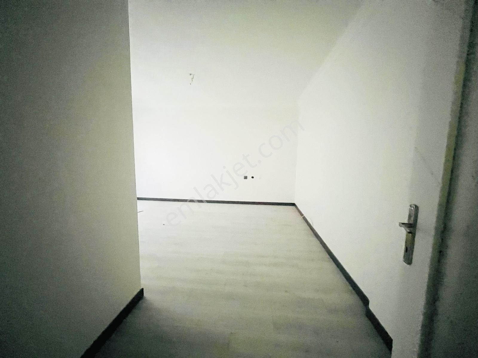 Bağlar Caddesi Yakını Ara Katta Full Yapılı Satılık 2+1 Daire !! - Görsel 3