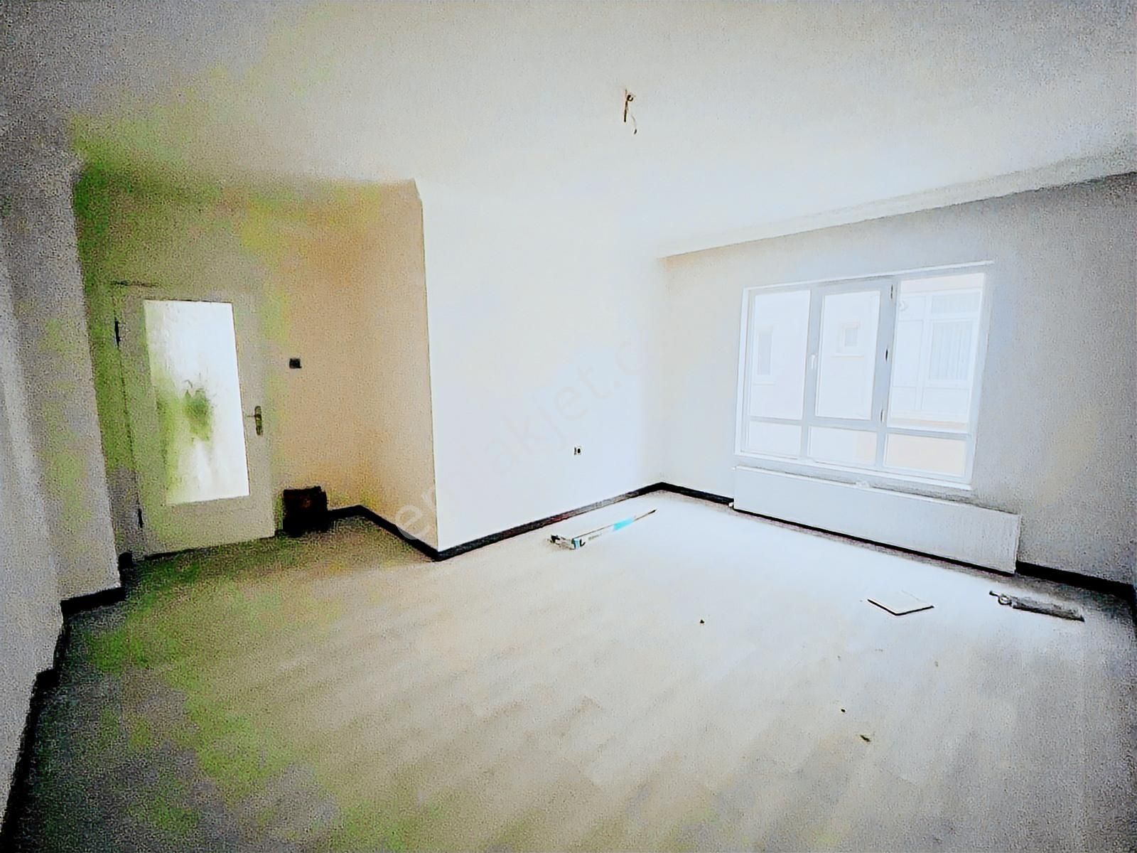 Bağlar Caddesi Yakını Ara Katta Full Yapılı Satılık 2+1 Daire !!