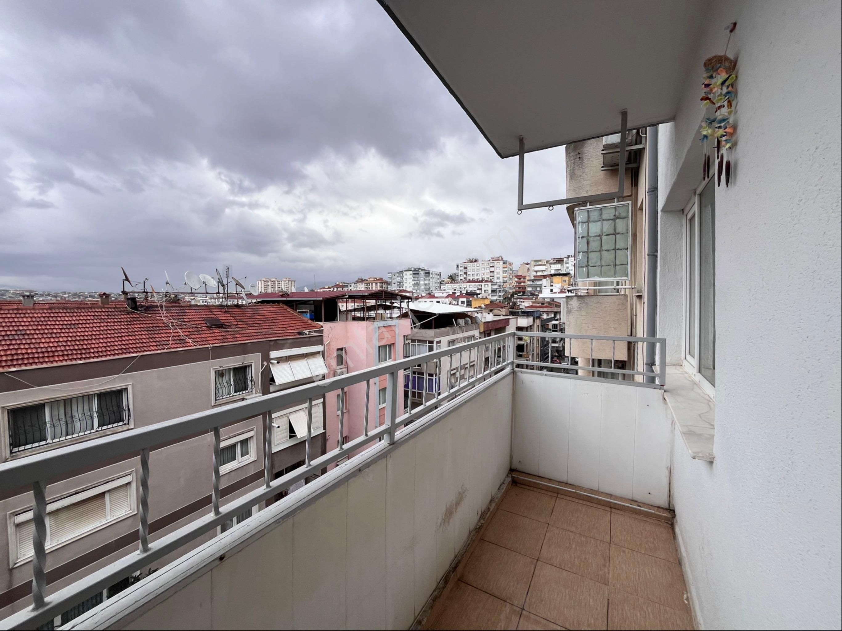 Karabağlar Doğanay Satılık 3+1 | 140 M² | Üçyol Metroya Yakın - Görsel 9