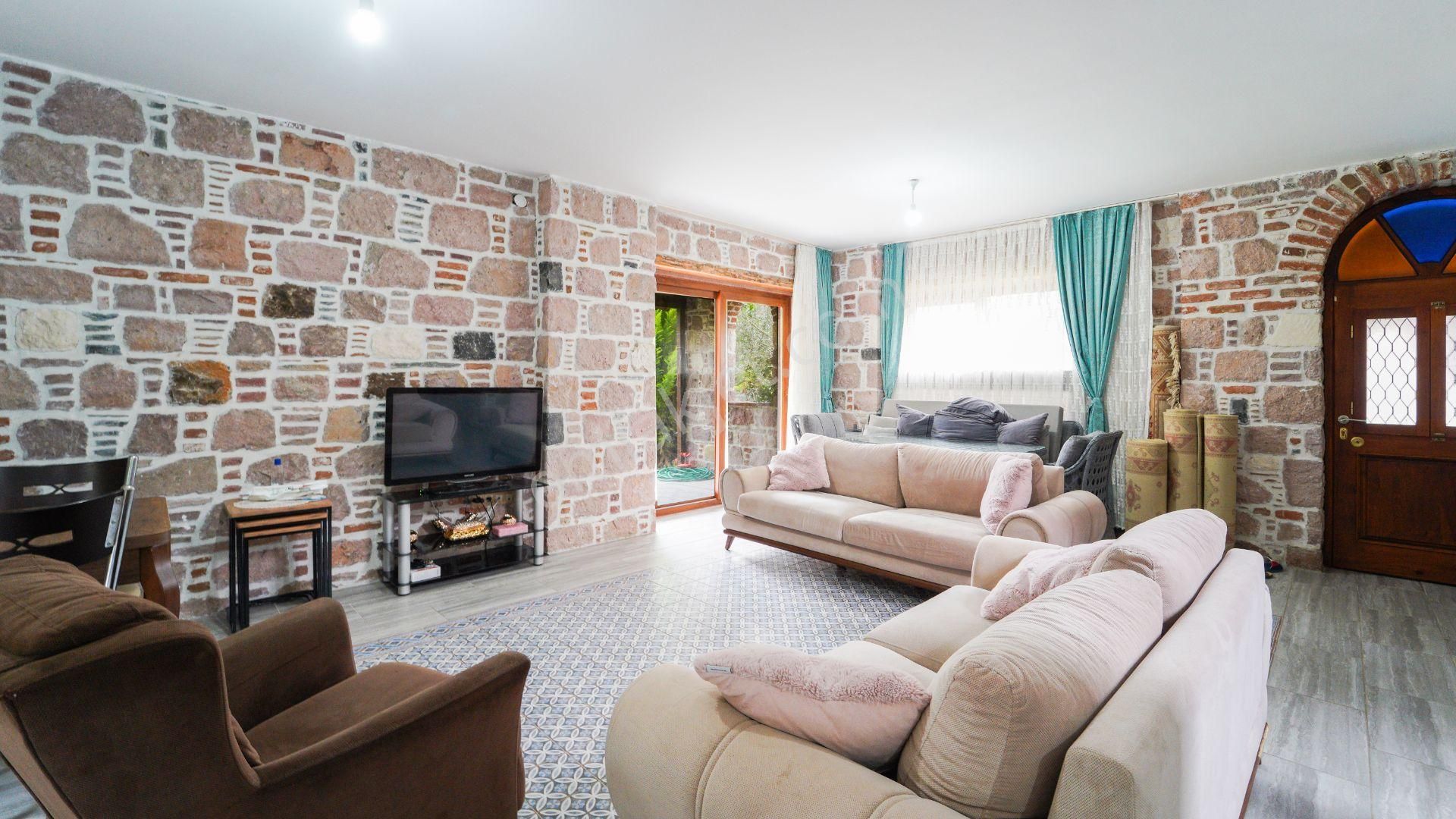 Ayvalık Sefa Çamlık'ta Satılık, 3+1, Taş Villa. Özel Mimari - Görsel 4