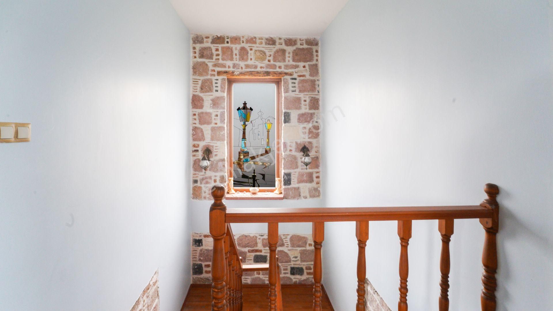 Ayvalık Sefa Çamlık'ta Satılık, 3+1, Taş Villa. Özel Mimari - Görsel 2