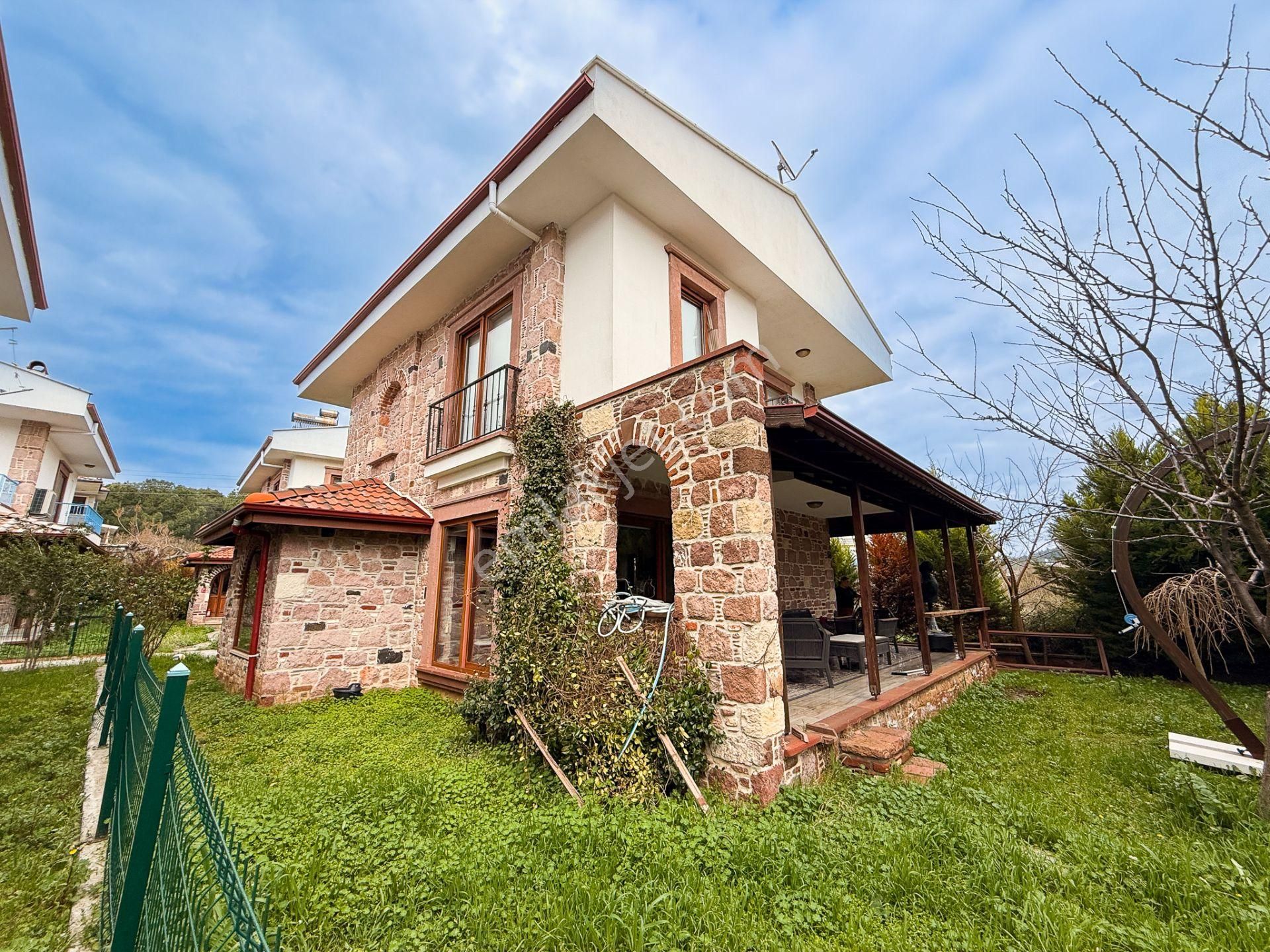 Ayvalık Sefa Çamlık'ta Satılık, 3+1, Taş Villa. Özel Mimari - Görsel 24