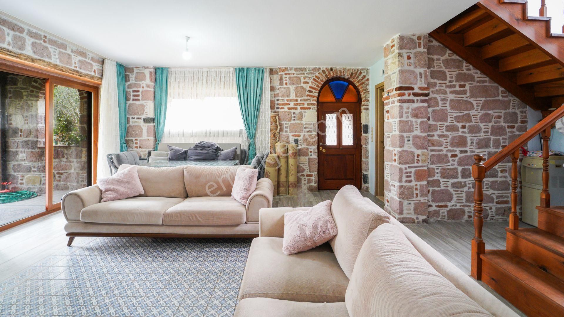 Ayvalık Sefa Çamlık'ta Satılık, 3+1, Taş Villa. Özel Mimari - Görsel 3