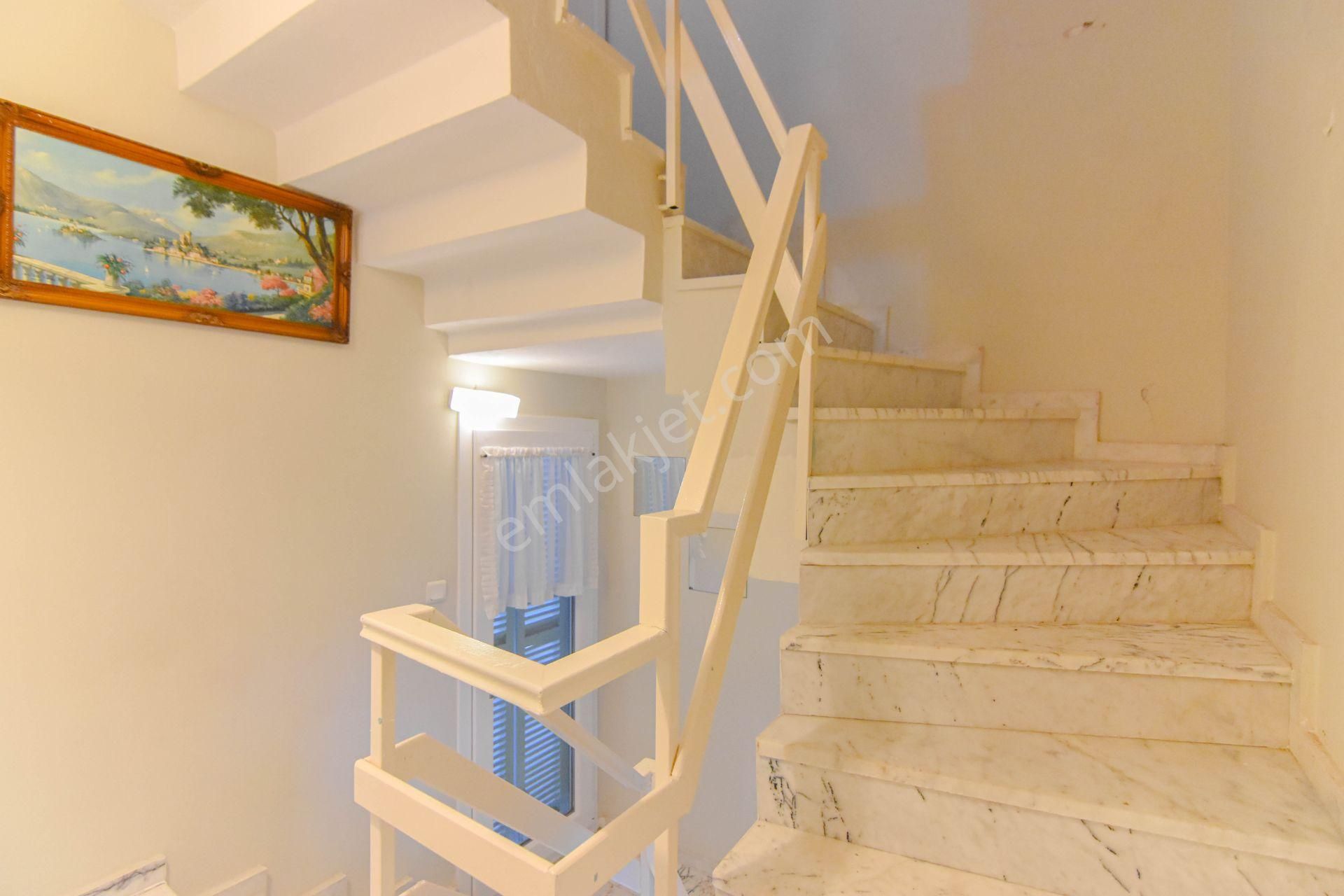 Kuşadası Davutlar'da Denize Yürüme Mesafesi'nde 4+1 Villa - Görsel 20