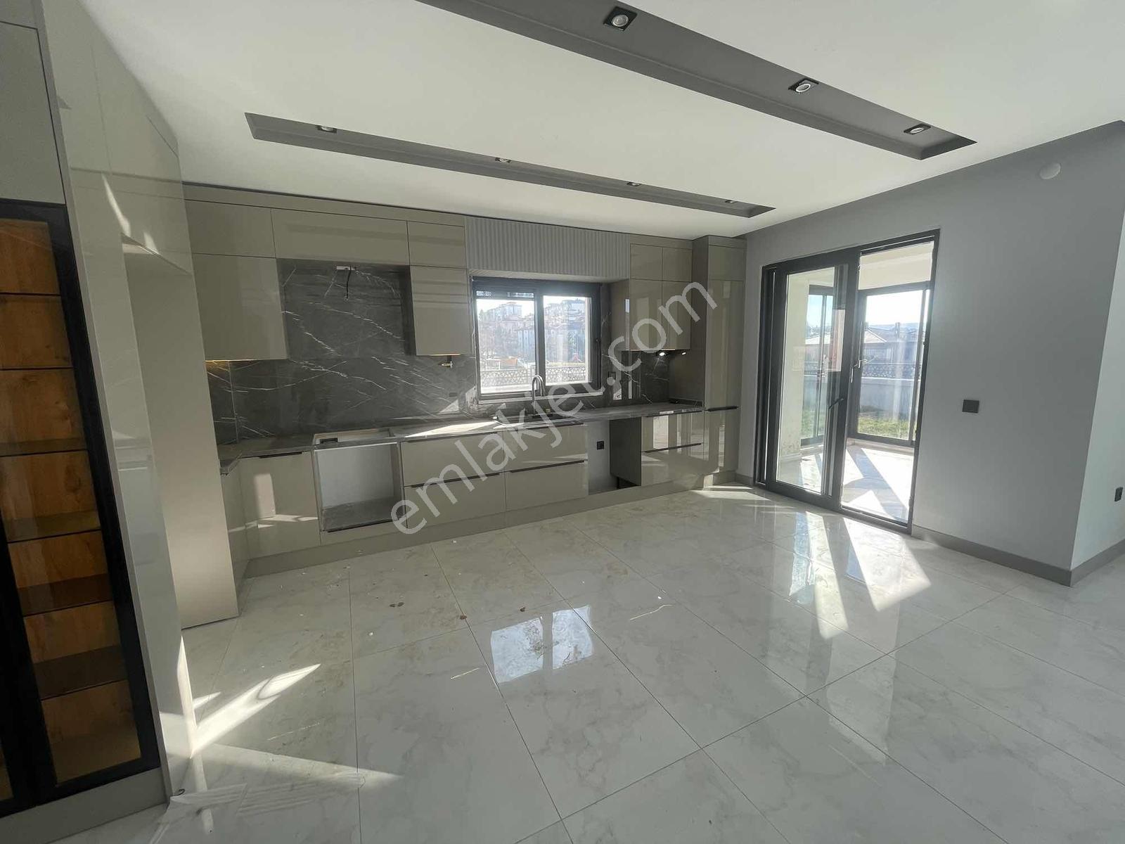 Ihlamurkent'de Kapalı Özel Havuzlu 5+1 Site İçi Lüks Villa - Görsel 9