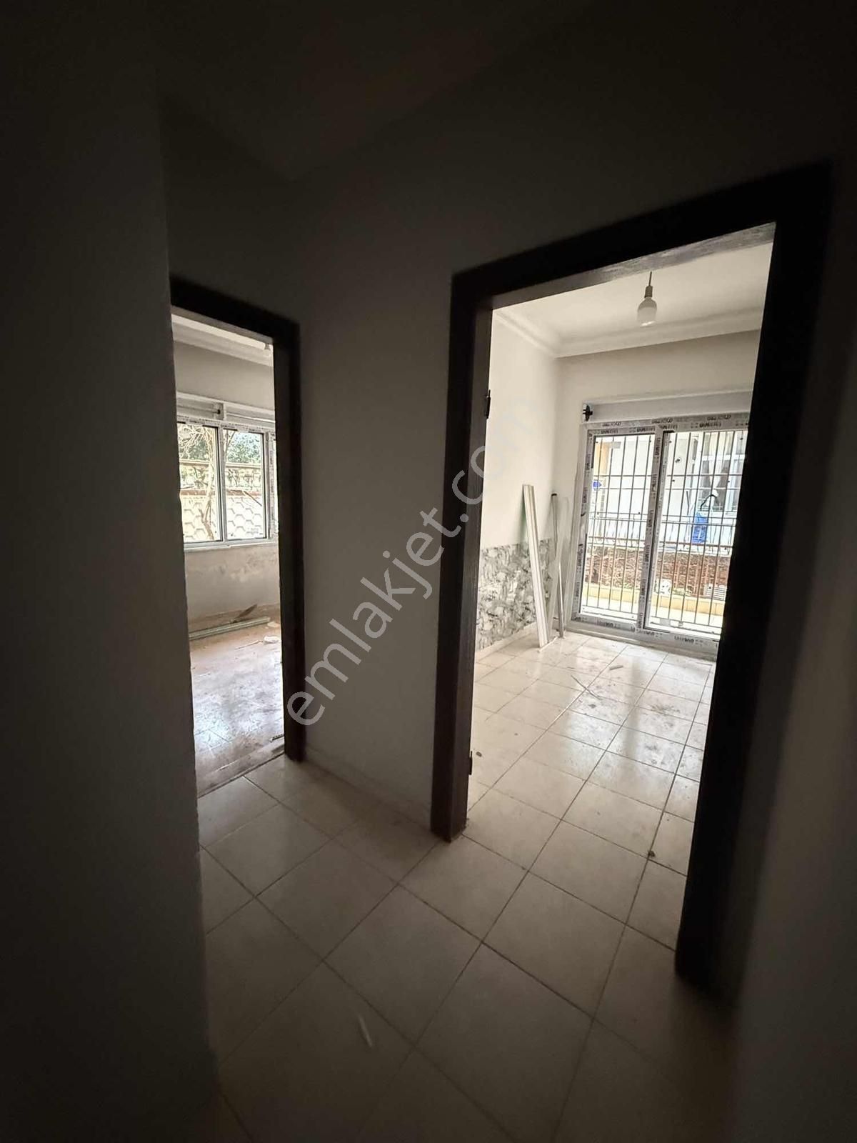 Atatürk Mahallesinde 2+1 Giriş Kat İçi Yapılı Ayrı Mutfaklı