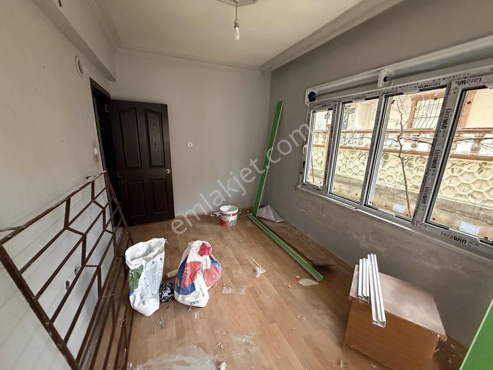 Atatürk Mahallesinde 2+1 Giriş Kat İçi Yapılı Ayrı Mutfaklı - Görsel 3