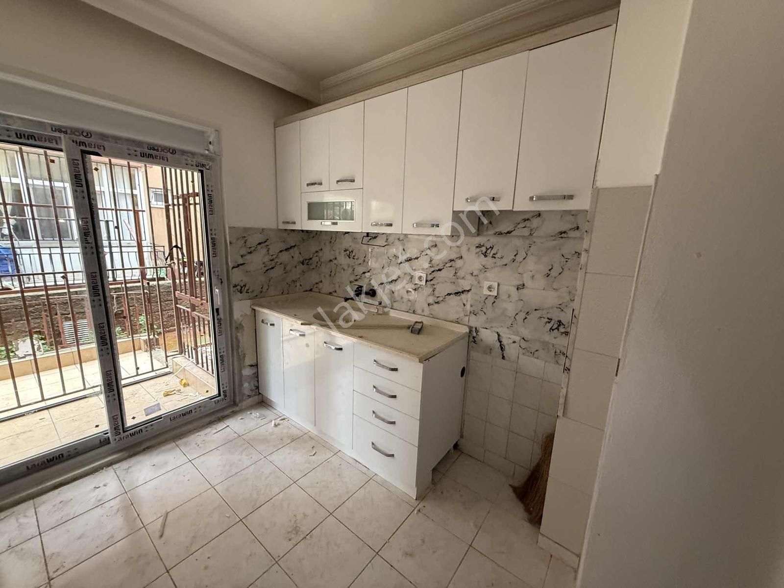 Atatürk Mahallesinde 2+1 Giriş Kat İçi Yapılı Ayrı Mutfaklı - Görsel 9