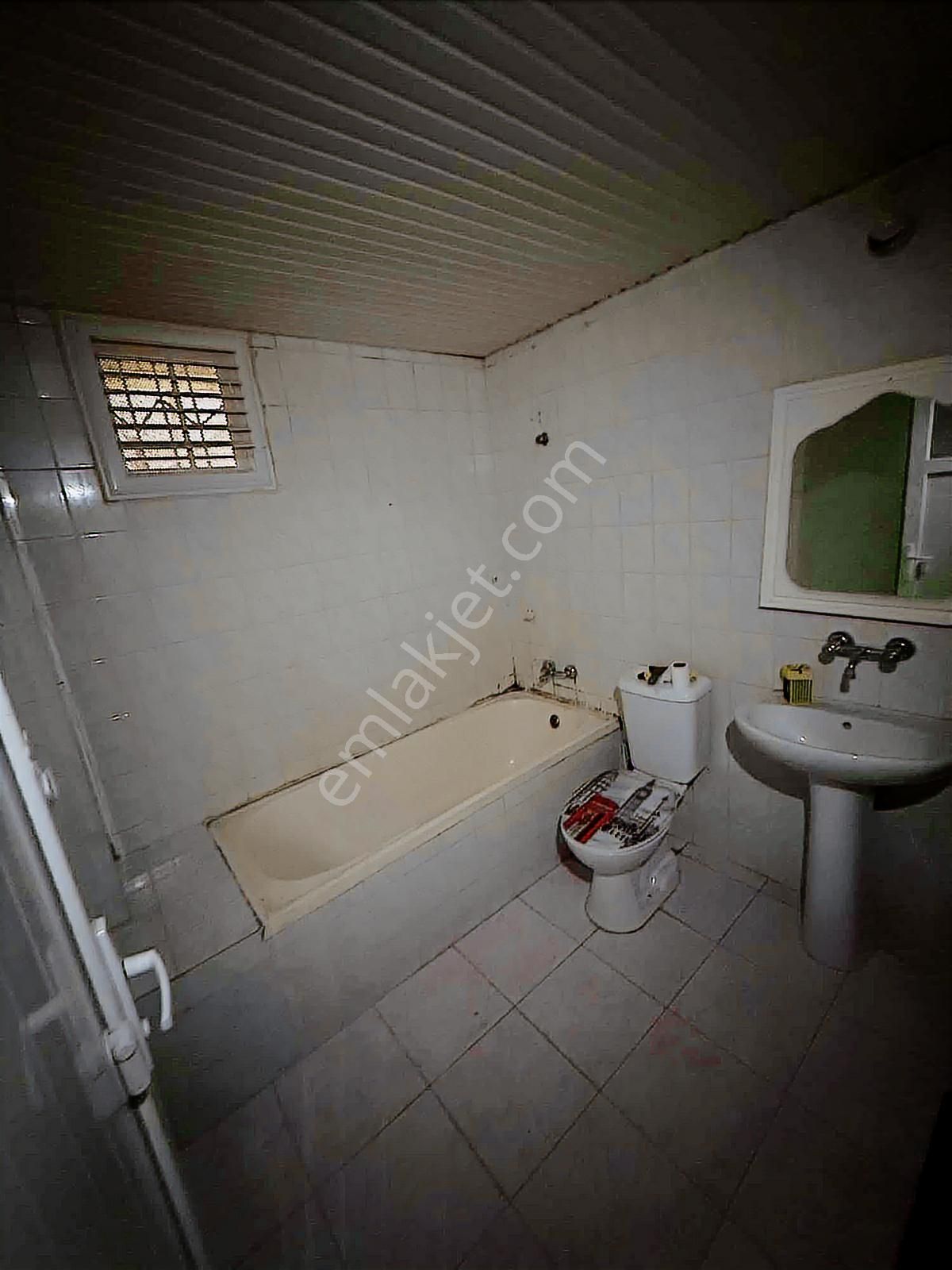 Atatürk Mahallesinde 2+1 Giriş Kat İçi Yapılı Ayrı Mutfaklı - Görsel 2