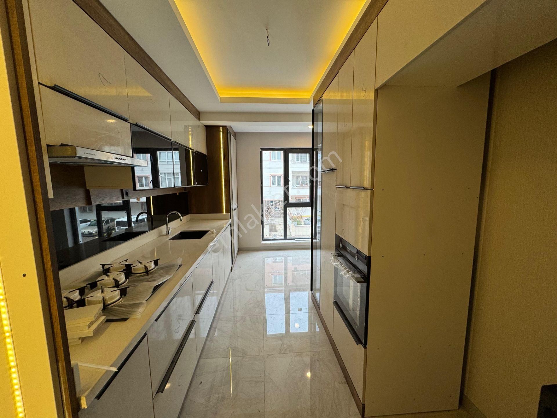 Atatürk Mahallesinde 3+1 Katta Sıfır Lüx Yapılı Daire!