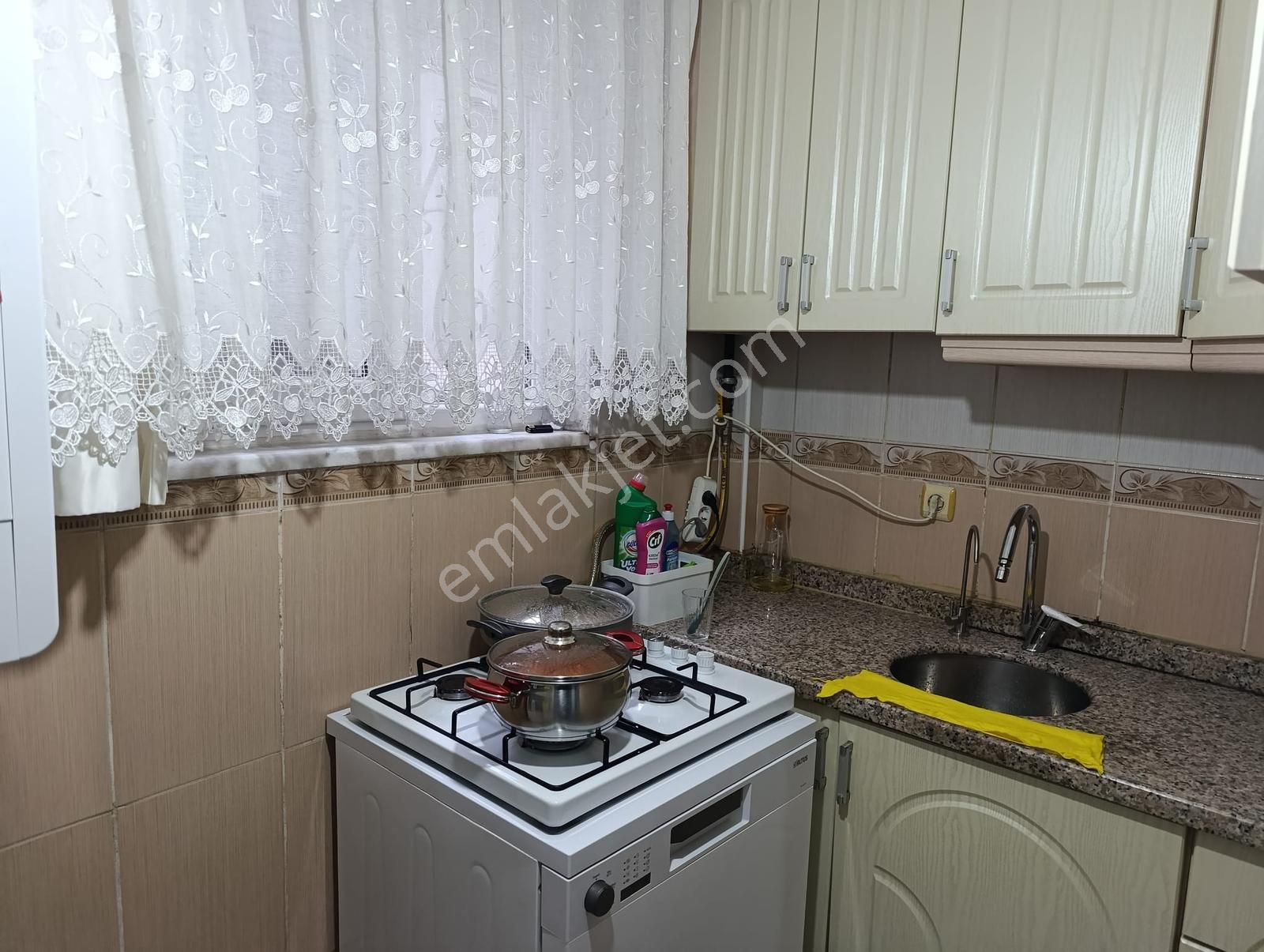 Metro Yakın 19 Yaşında 3+1 Odalı Satılık Bahçe Kat Daire - Görsel 15