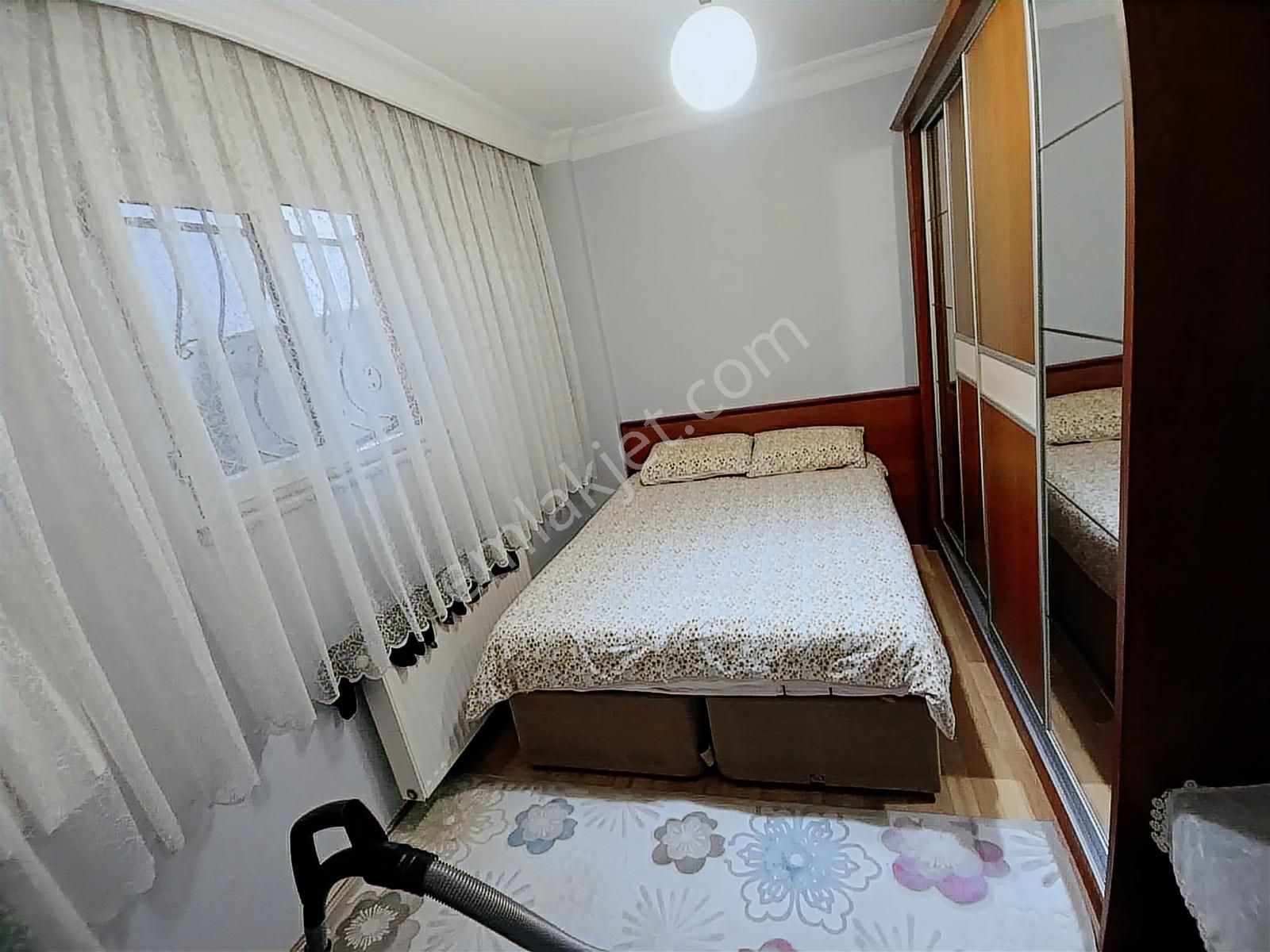 Metro Yakın 19 Yaşında 3+1 Odalı Satılık Bahçe Kat Daire - Görsel 3