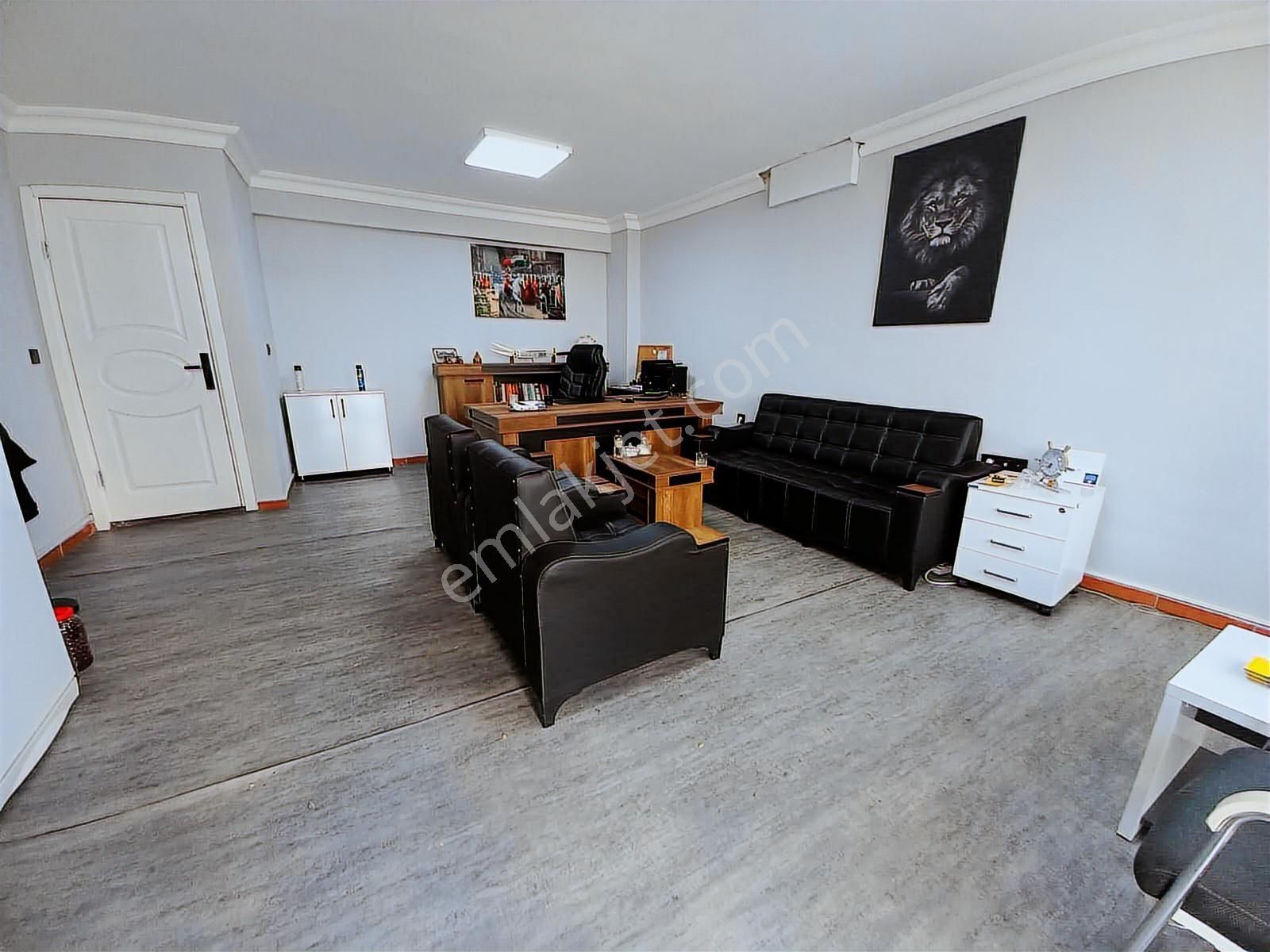 Tuzla Orhanlı Orta Mahallede Kullanışlı 40 M2 Ofis Dükkan !