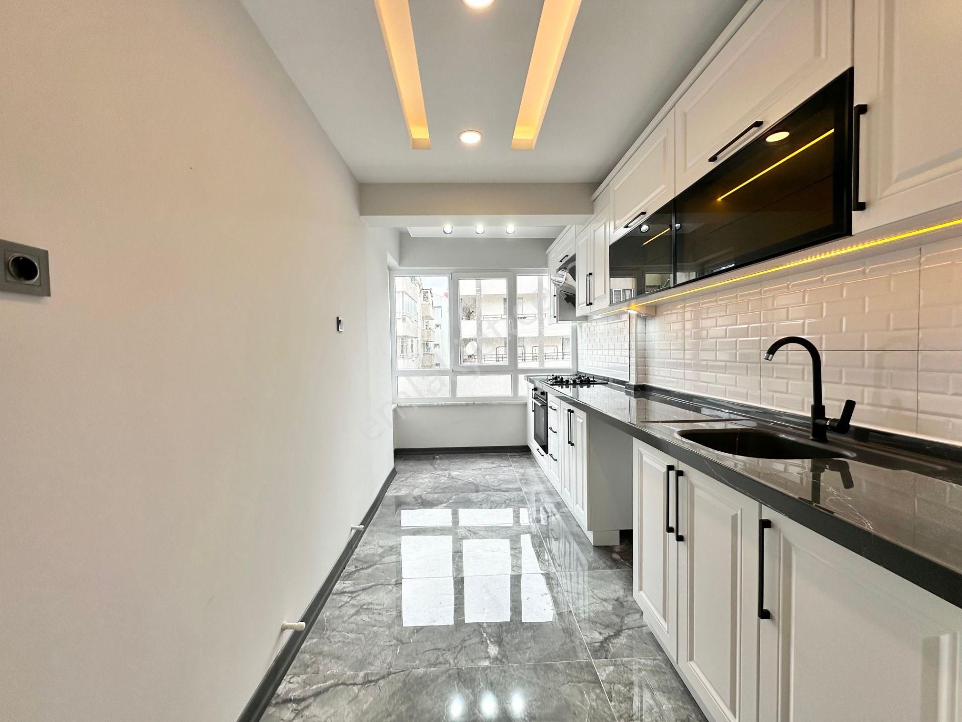 ꧁ay Emlaktan꧂akçay Merkezde Denize 300 Mt Ön Cephe Arakat İçi Komple Yapılı Satılık 2+1 Lüks Daire - Görsel 3