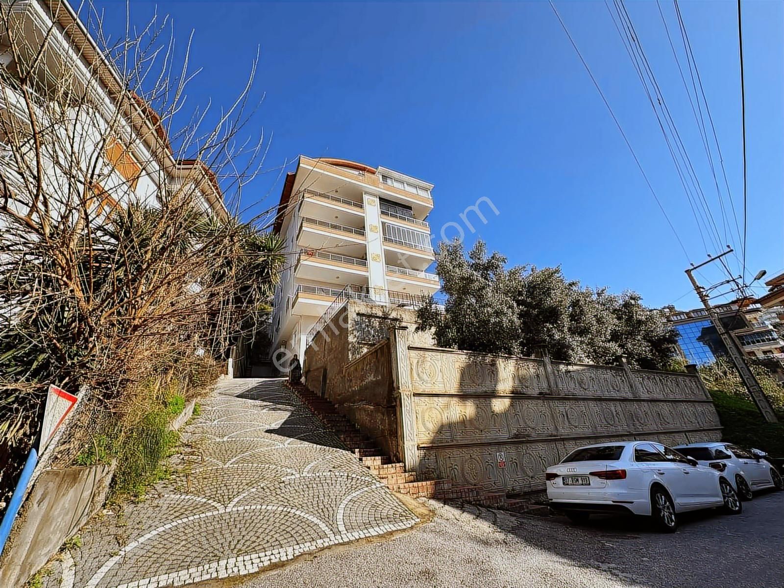 Alanya / Küçükhasbahçe Mah. Satılık 4+1 Daire