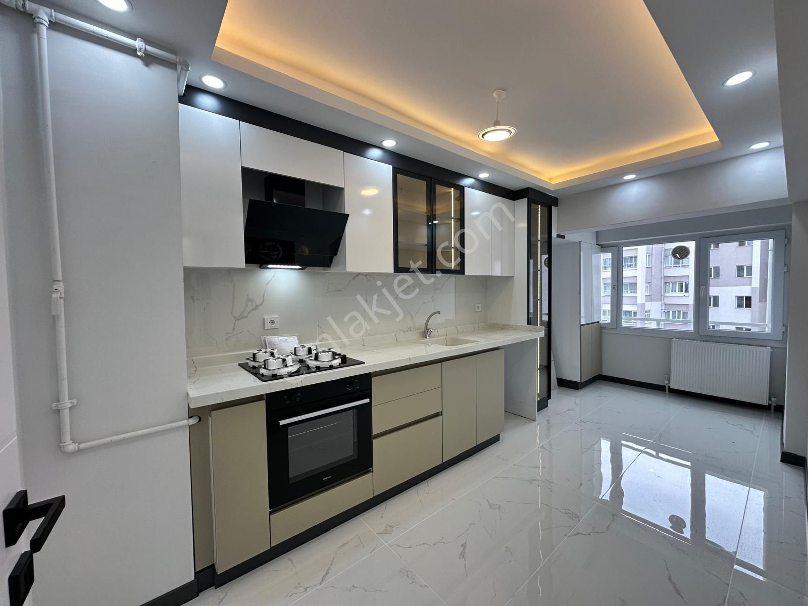 Batı Adliyesi Yakını Site İçerisinde Çift Asansörlü Ful Yapılı 3+1 Satılık Daire - Görsel 4