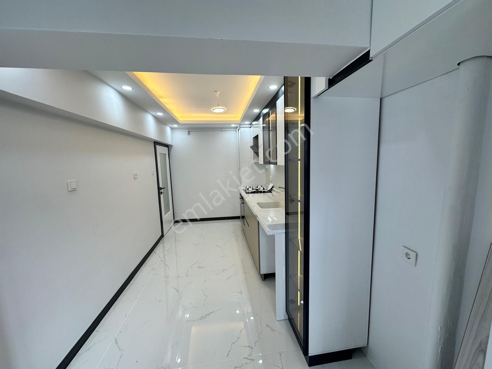 Batı Adliyesi Yakını Site İçerisinde Çift Asansörlü Ful Yapılı 3+1 Satılık Daire - Görsel 3