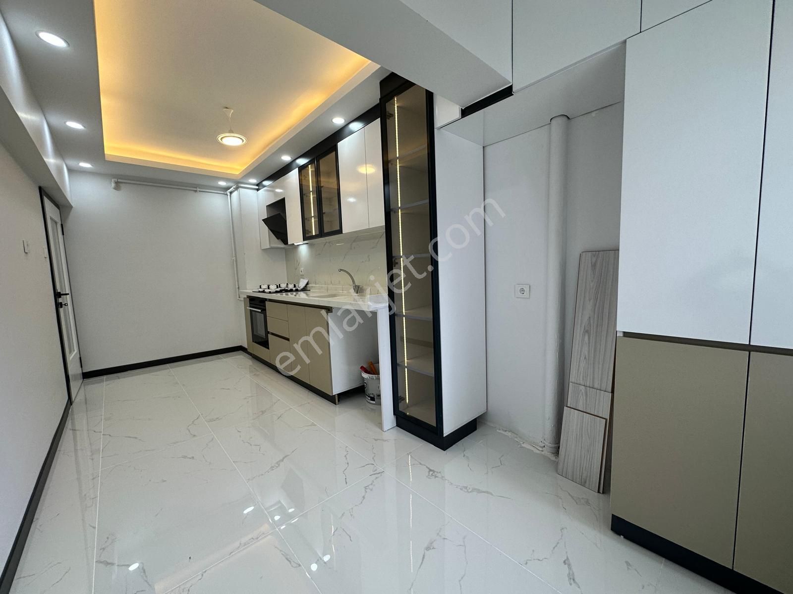 Batı Adliyesi Yakını Site İçerisinde Çift Asansörlü Ful Yapılı 3+1 Satılık Daire - Görsel 2